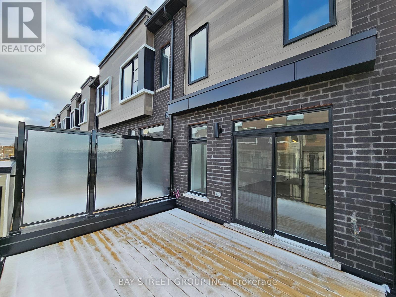 52 Aki Thomas Gardens, Toronto, Ontario  M1P 0G3 - Photo 12 - E13507812