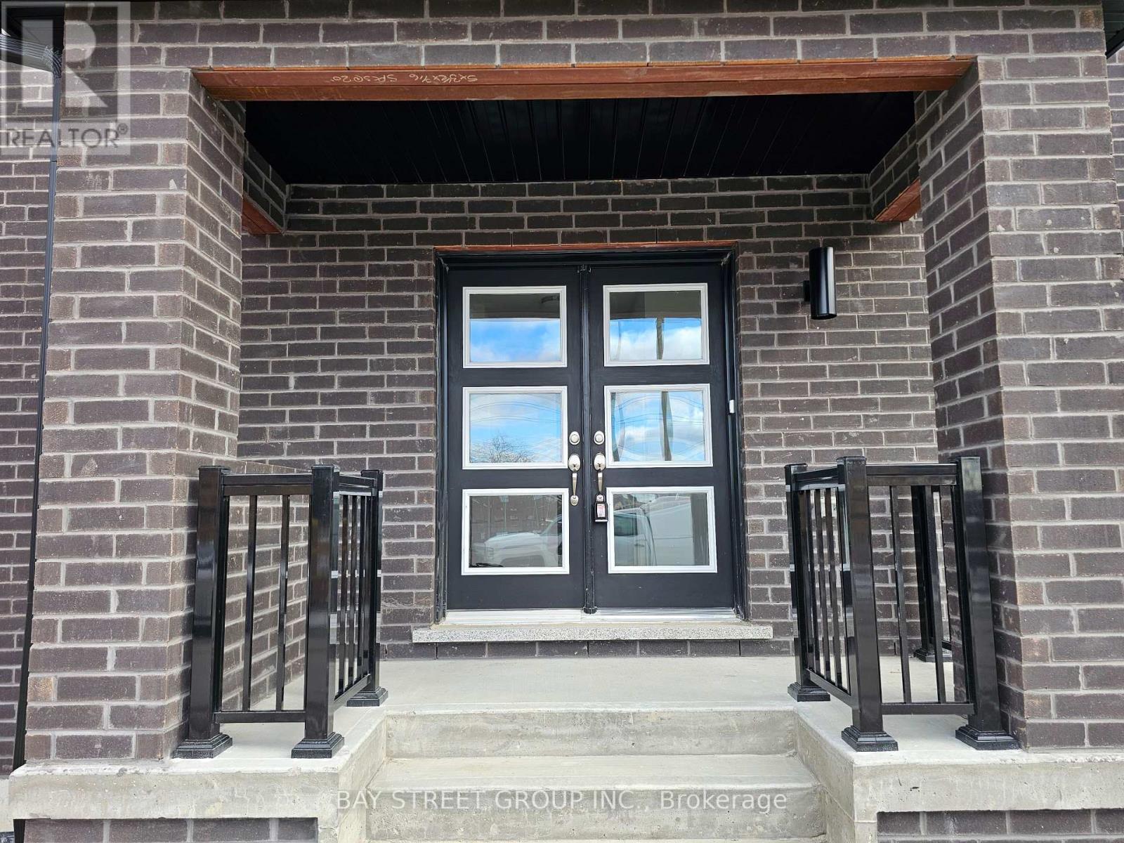 52 Aki Thomas Gardens, Toronto, Ontario  M1P 0G3 - Photo 2 - E13507812