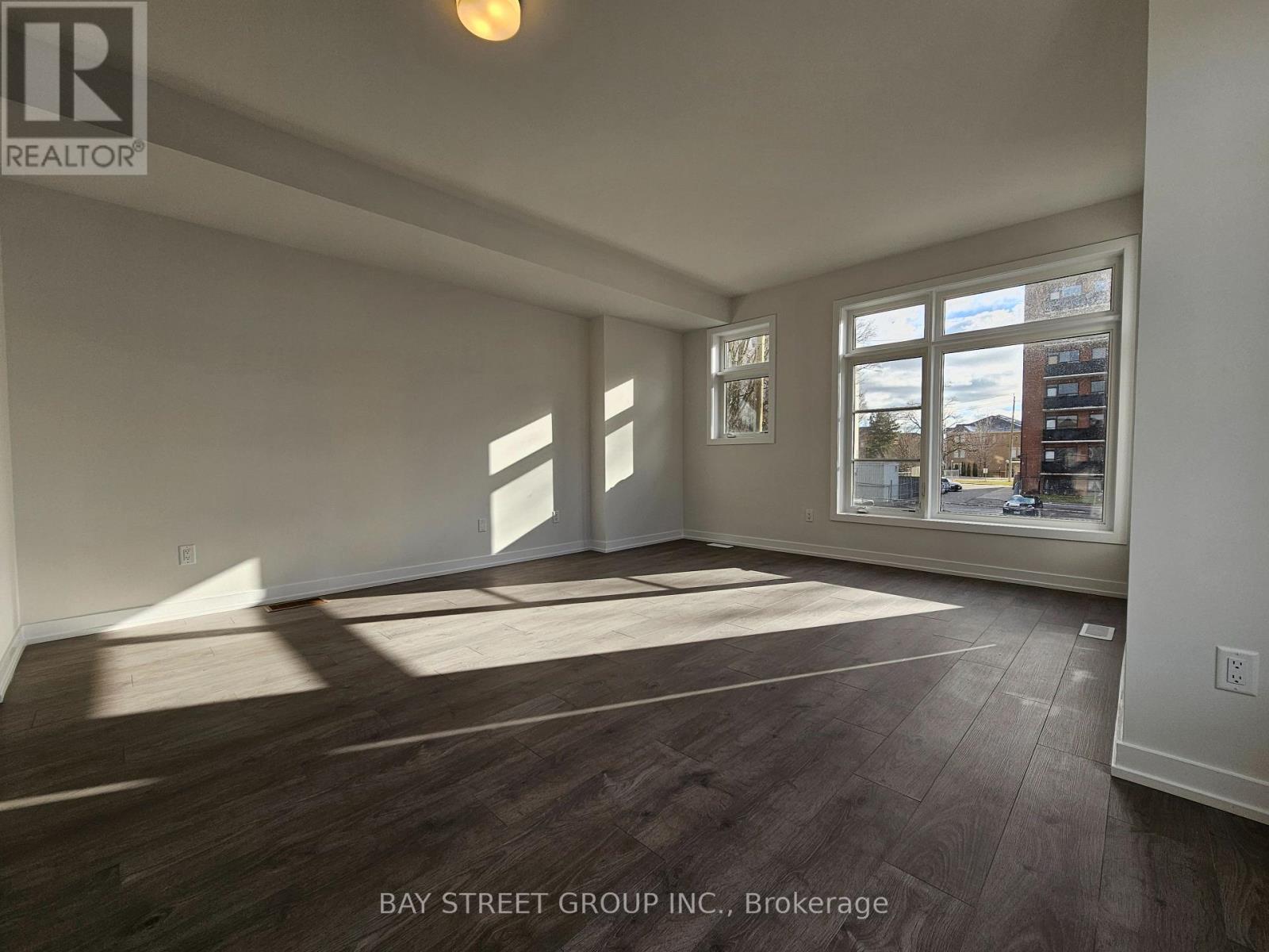 52 Aki Thomas Gardens, Toronto, Ontario  M1P 0G3 - Photo 8 - E13507812