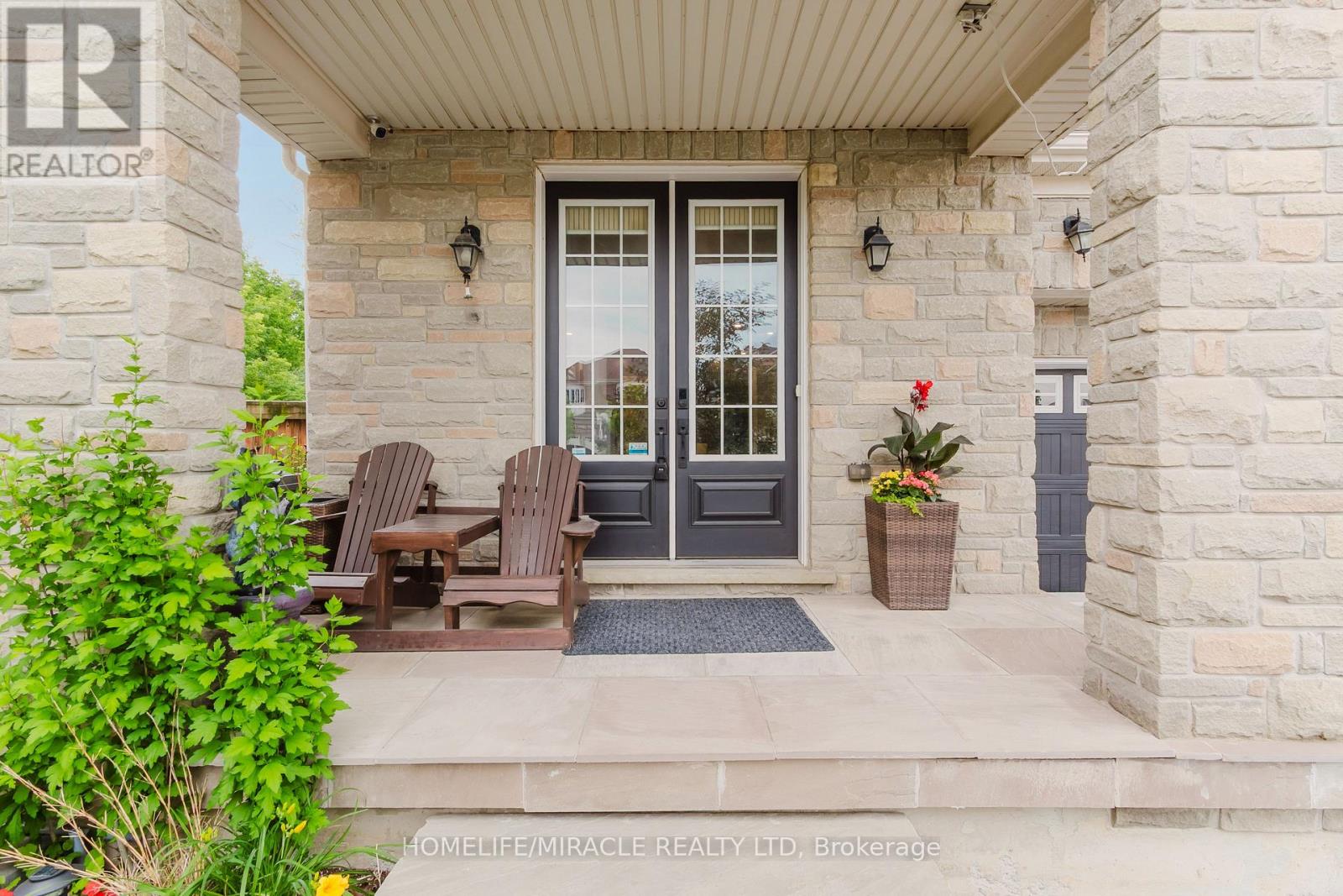 14 Adeline Court, Brampton, Ontario  L6Y 0W9 - Photo 2 - W13507782