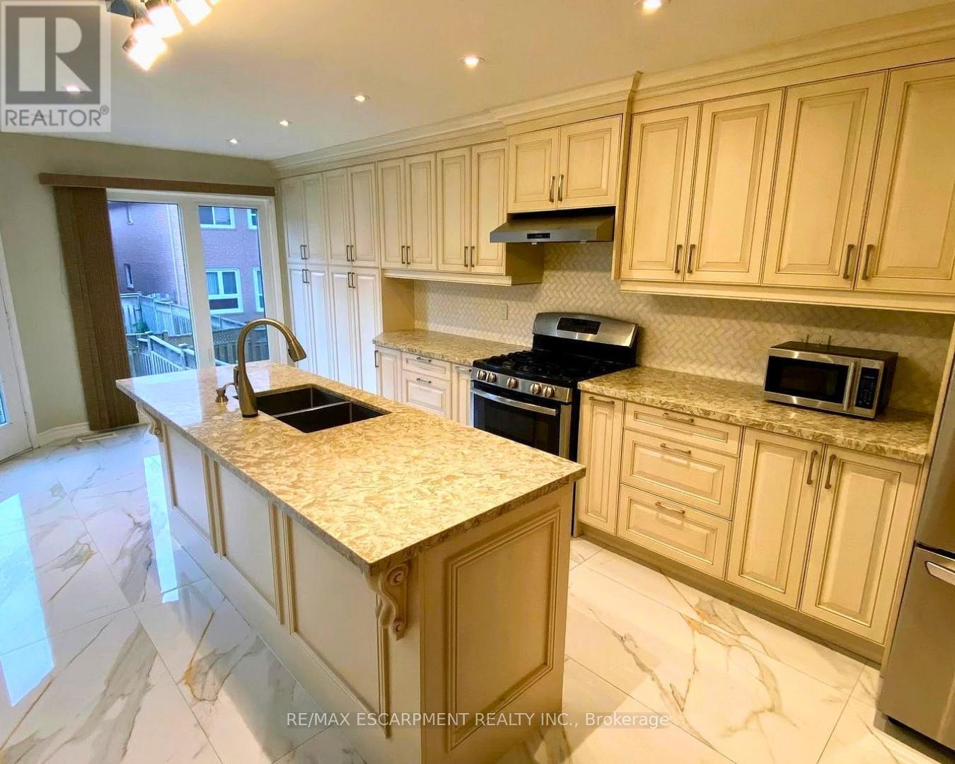 3824 Milkwood Crescent, Mississauga, Ontario  L5N 8H4 - Photo 6 - W13507828
