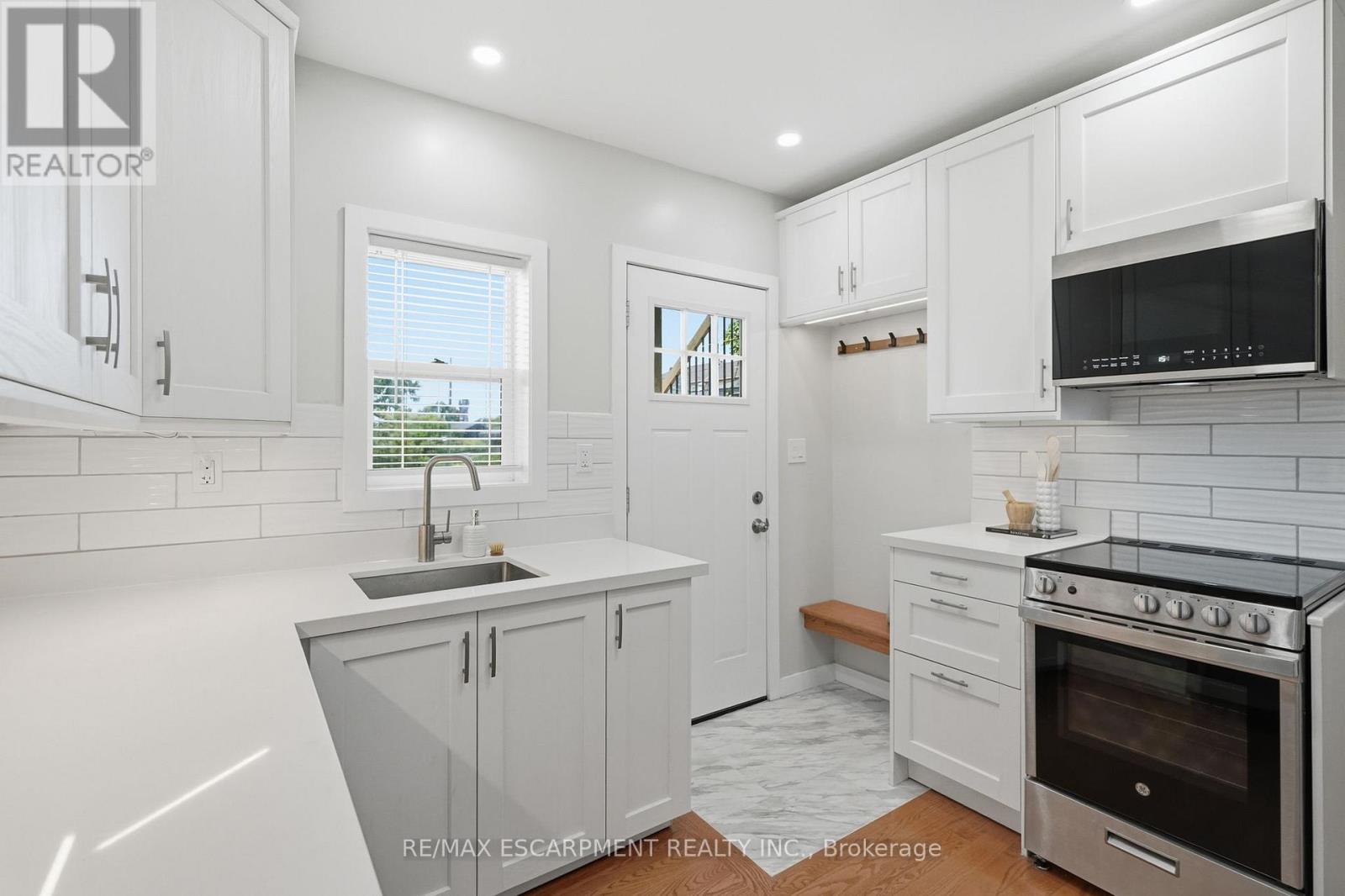 410 Beach Boulevard, Hamilton, Ontario  L8H 6W7 - Photo 5 - X13507814