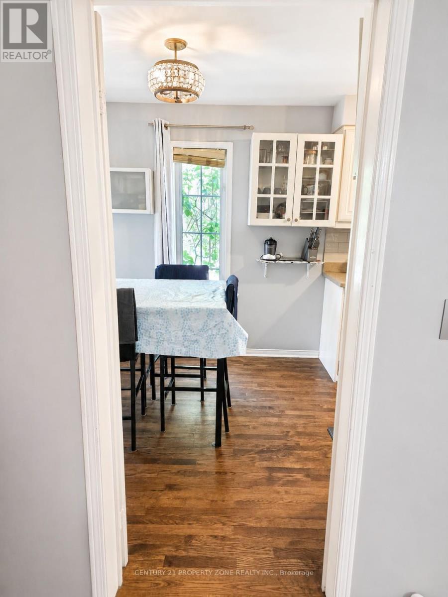 710 Stonebridge Avenue, Mississauga, Ontario  L5V 2L9 - Photo 8 - W13507386