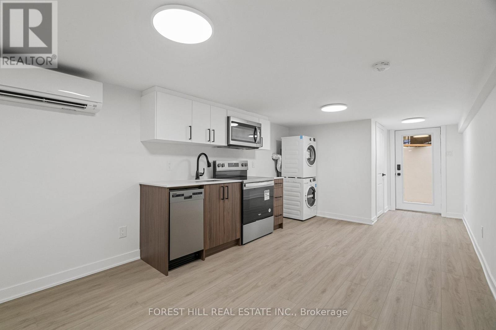 D - 69 Claybrooke Street, Toronto, Ontario  M6M 3P8 - Photo 10 - W13507678