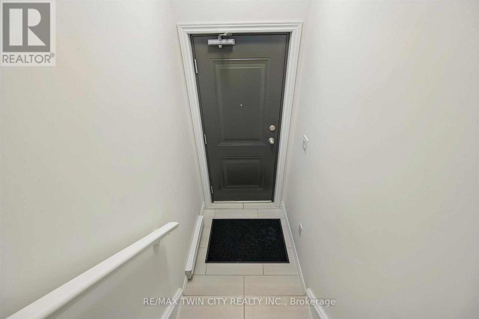 80 Lomond Lane, Kitchener, Ontario  N2R 0R4 - Photo 3 - X13506558