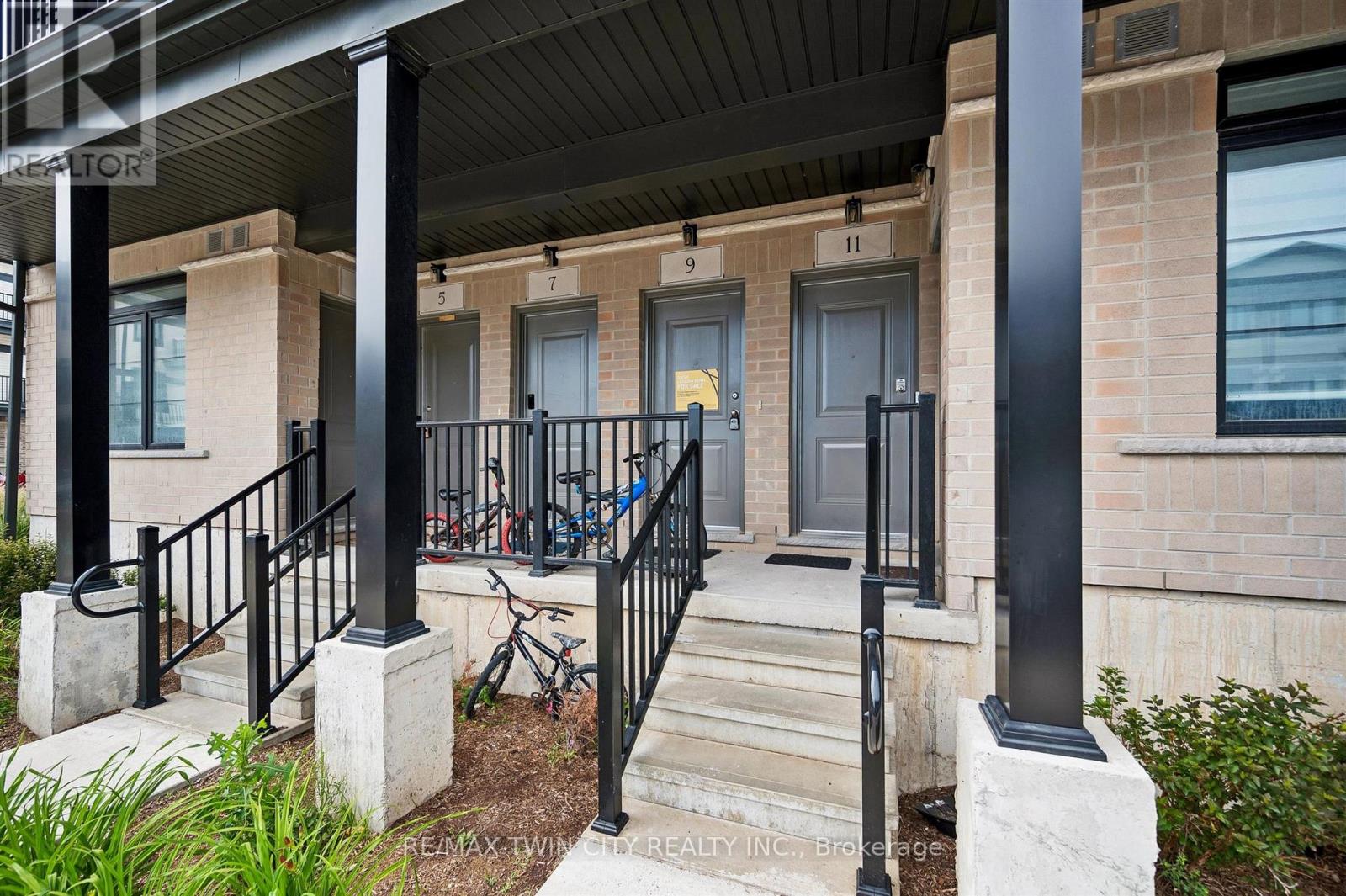 9 Lomond Lane, Kitchener, Ontario  N2R 0T6 - Photo 3 - X13506566