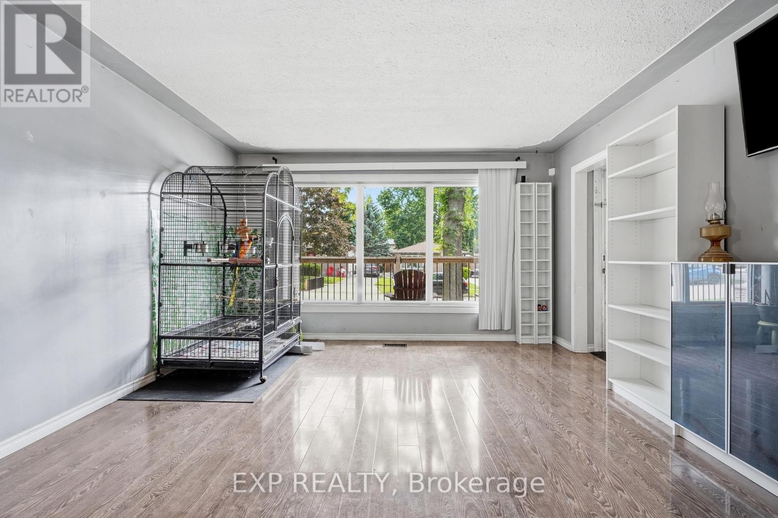 22 Mark Crescent, Cambridge, Ontario  N1S 4A3 - Photo 3 - X13506712
