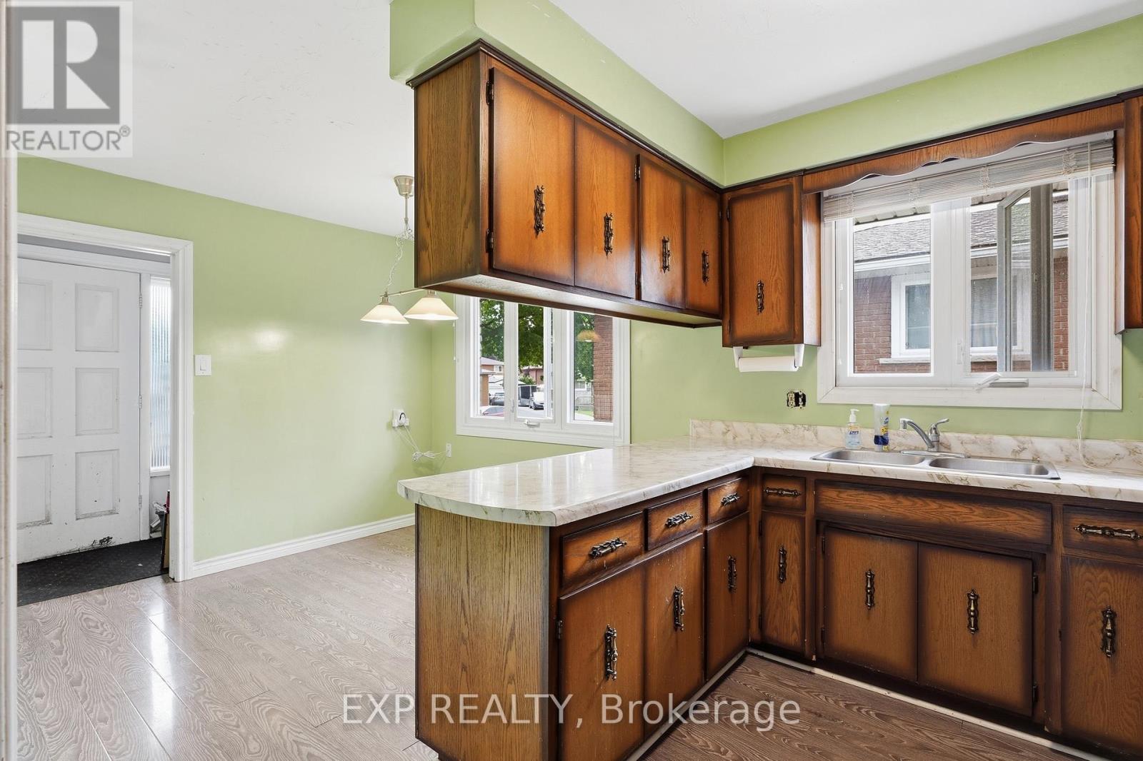22 Mark Crescent, Cambridge, Ontario  N1S 4A3 - Photo 5 - X13506712