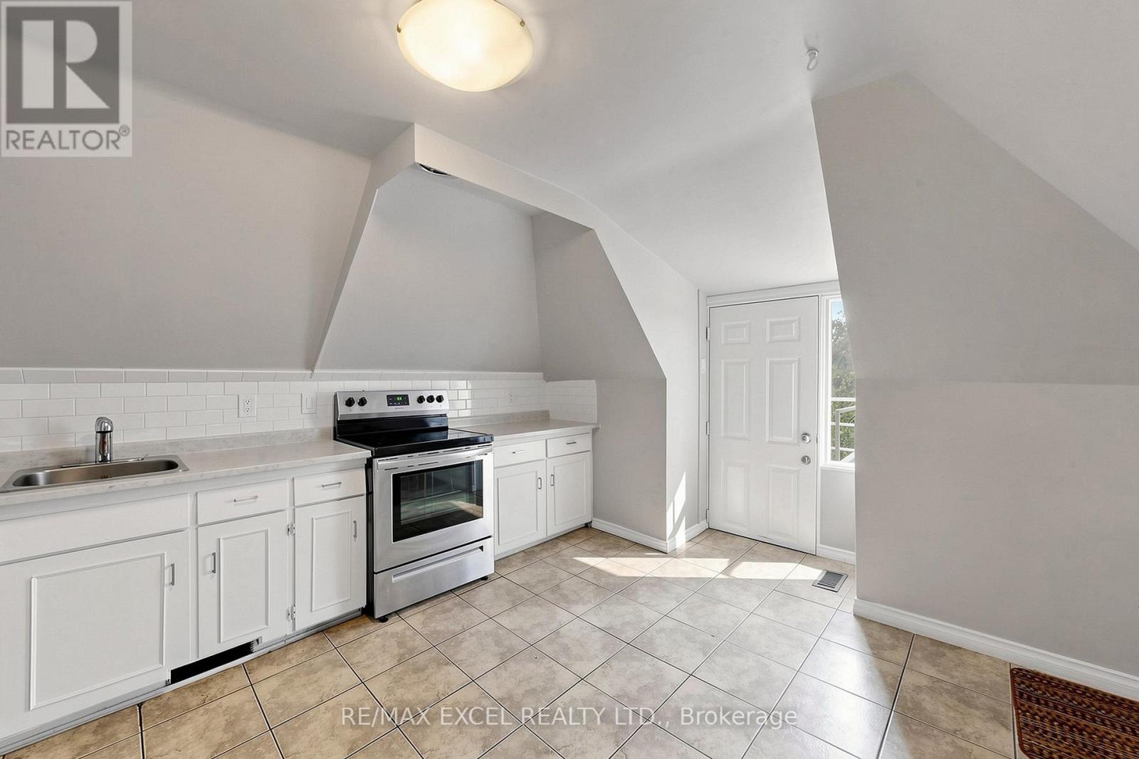 Third - 259 Victoria Avenue N, Hamilton, Ontario L8L 5G3 - Photo 2 - X13507514