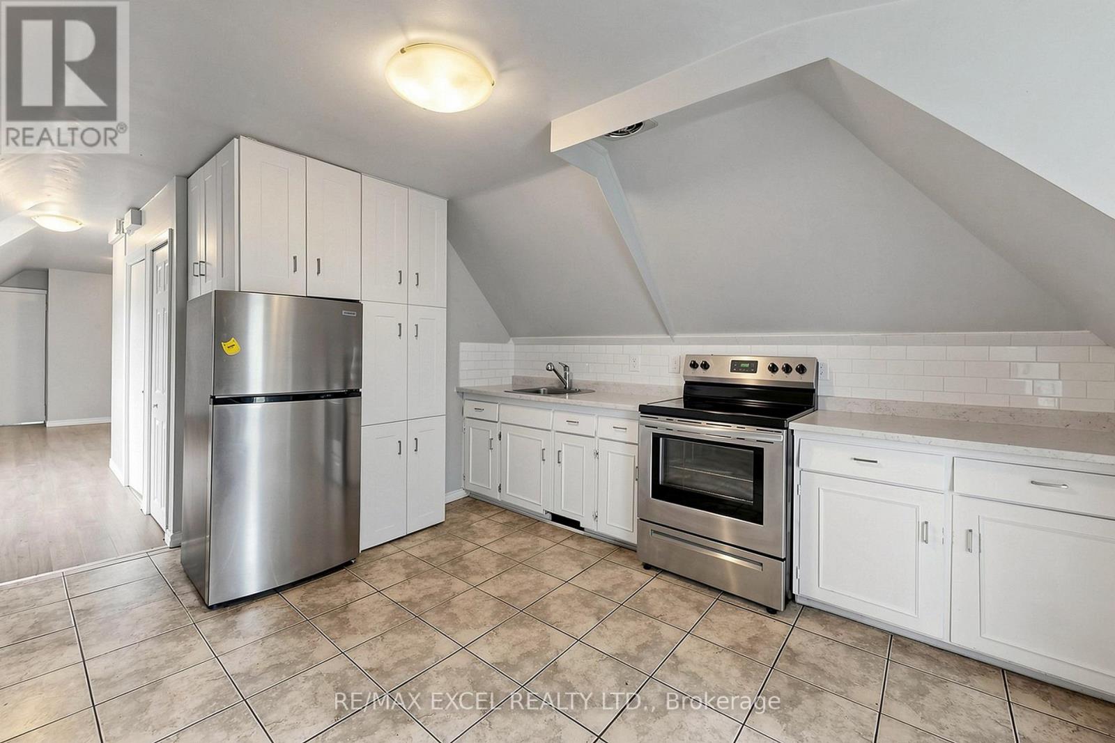 Third - 259 Victoria Avenue N, Hamilton, Ontario L8L 5G3 - Photo 3 - X13507514