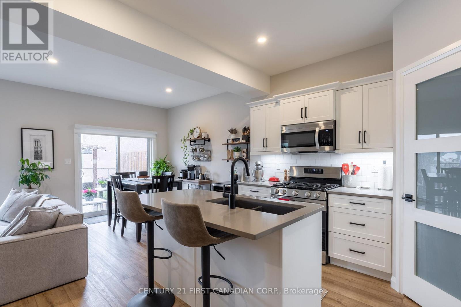 19 - 17 Nicholson Street, Lucan Biddulph, Ontario N0M 1A0 - Photo 2 - X13507926