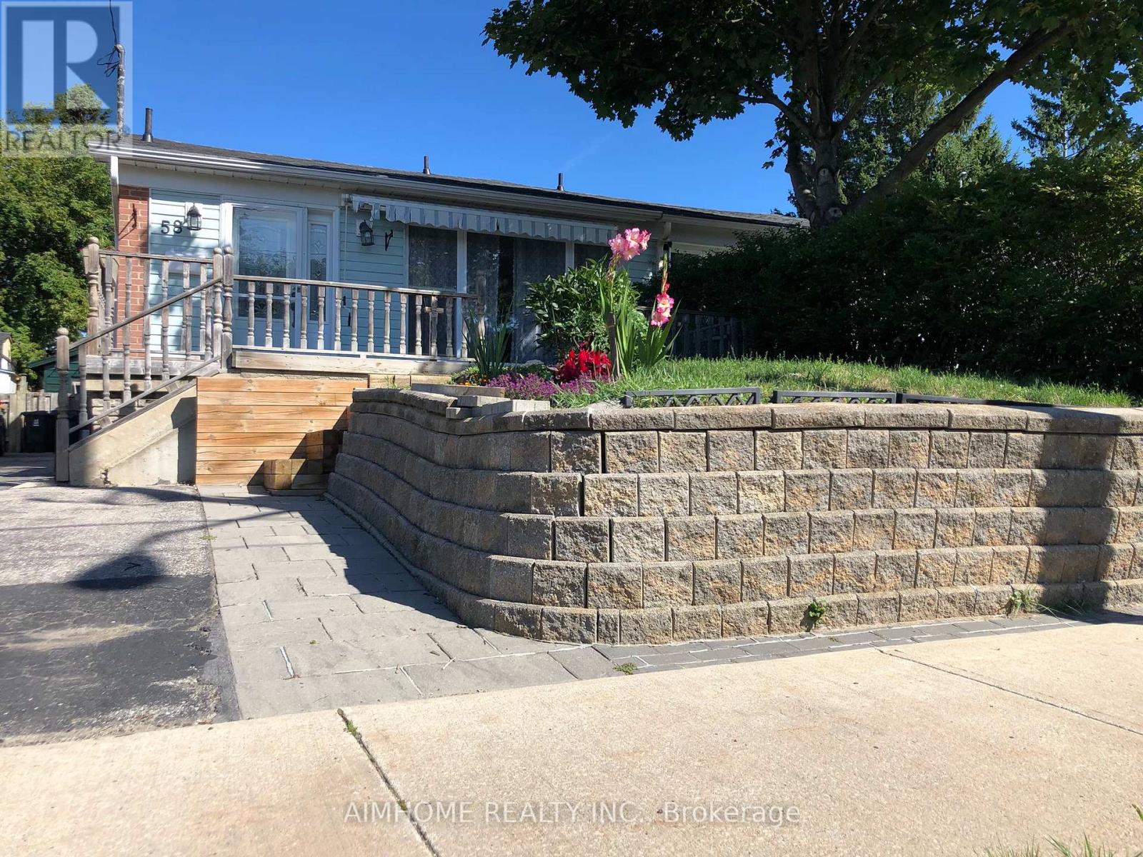 58 NEWLANDS AVENUE, Toronto, Ontario