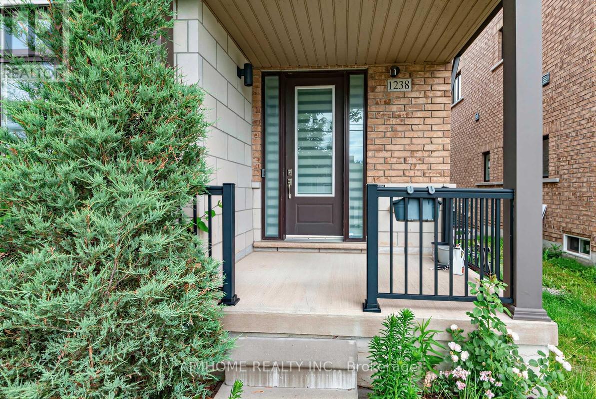 1238 Wellington Street, Aurora, Ontario  L4G 2C9 - Photo 2 - N13507940