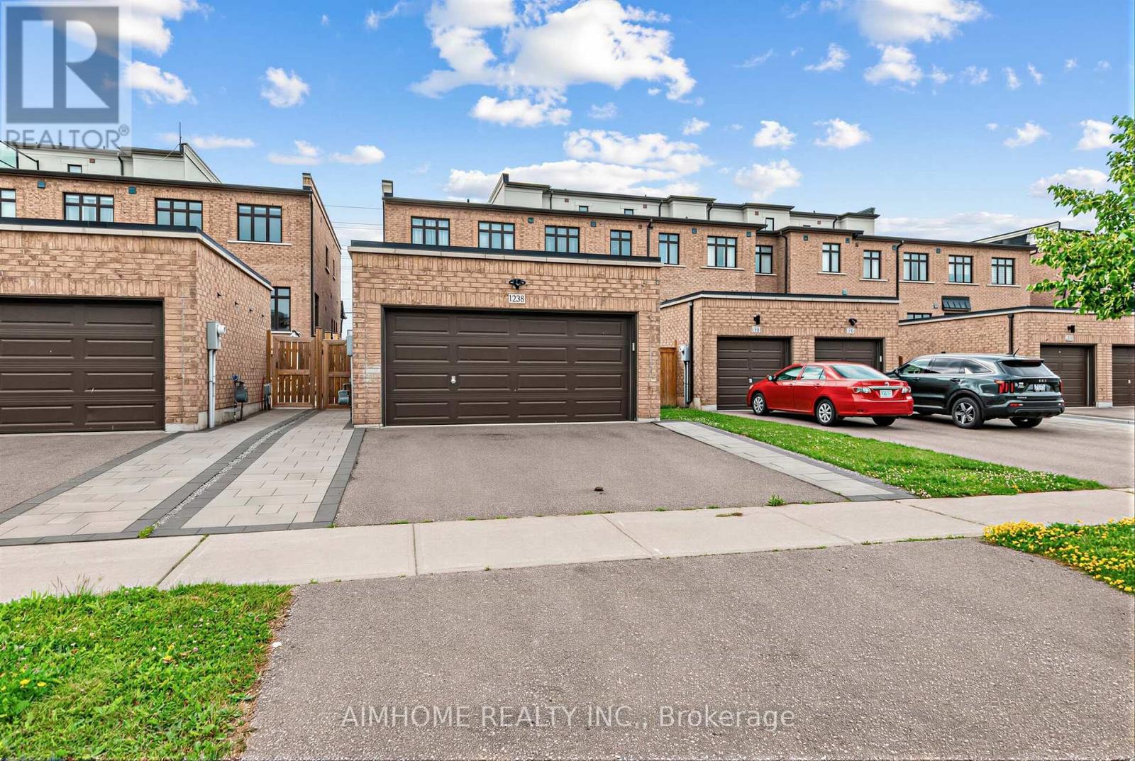 1238 Wellington Street, Aurora, Ontario  L4G 2C9 - Photo 3 - N13507940