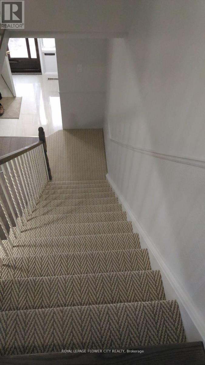 118 Sexton Crescent, Toronto, Ontario  M2H 2L6 - Photo 3 - C13497884