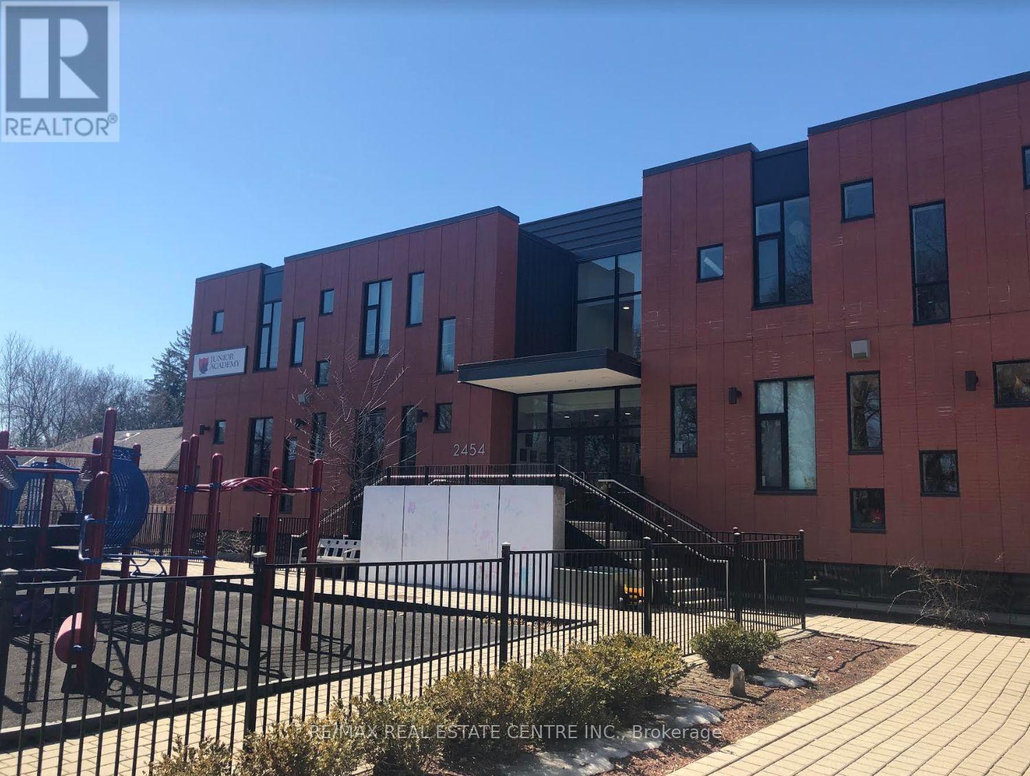 211 - 2454 BAYVIEW AVENUE, Toronto, Ontario