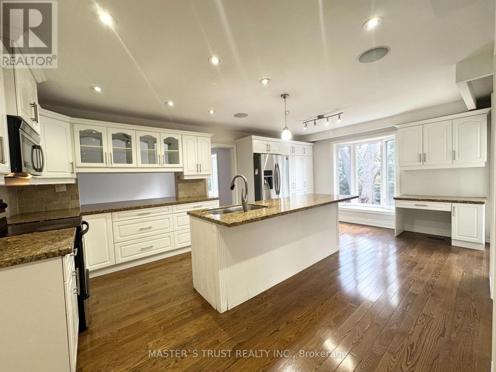 25 Cheval Drive, Toronto, Ontario  M3B 1R5 - Photo 4 - C13506514