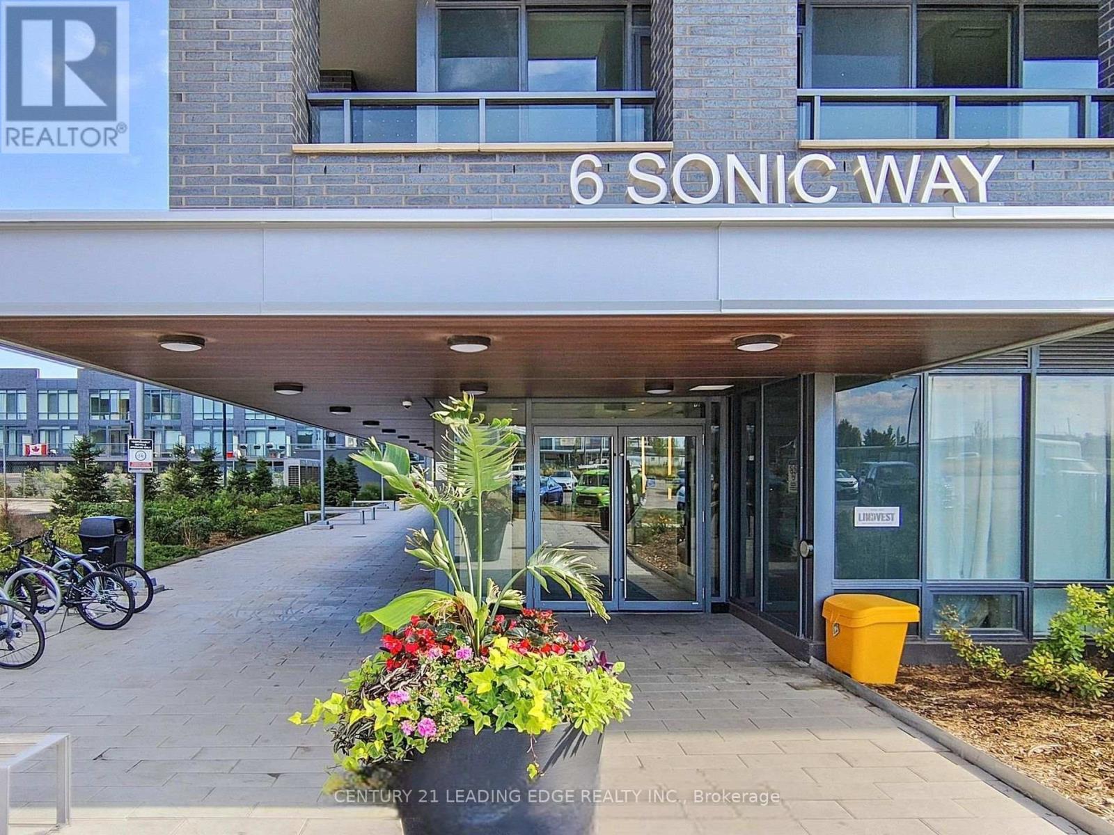 605 - 6 Sonic Way, Toronto, Ontario  M3C 0P1 - Photo 3 - C13506564
