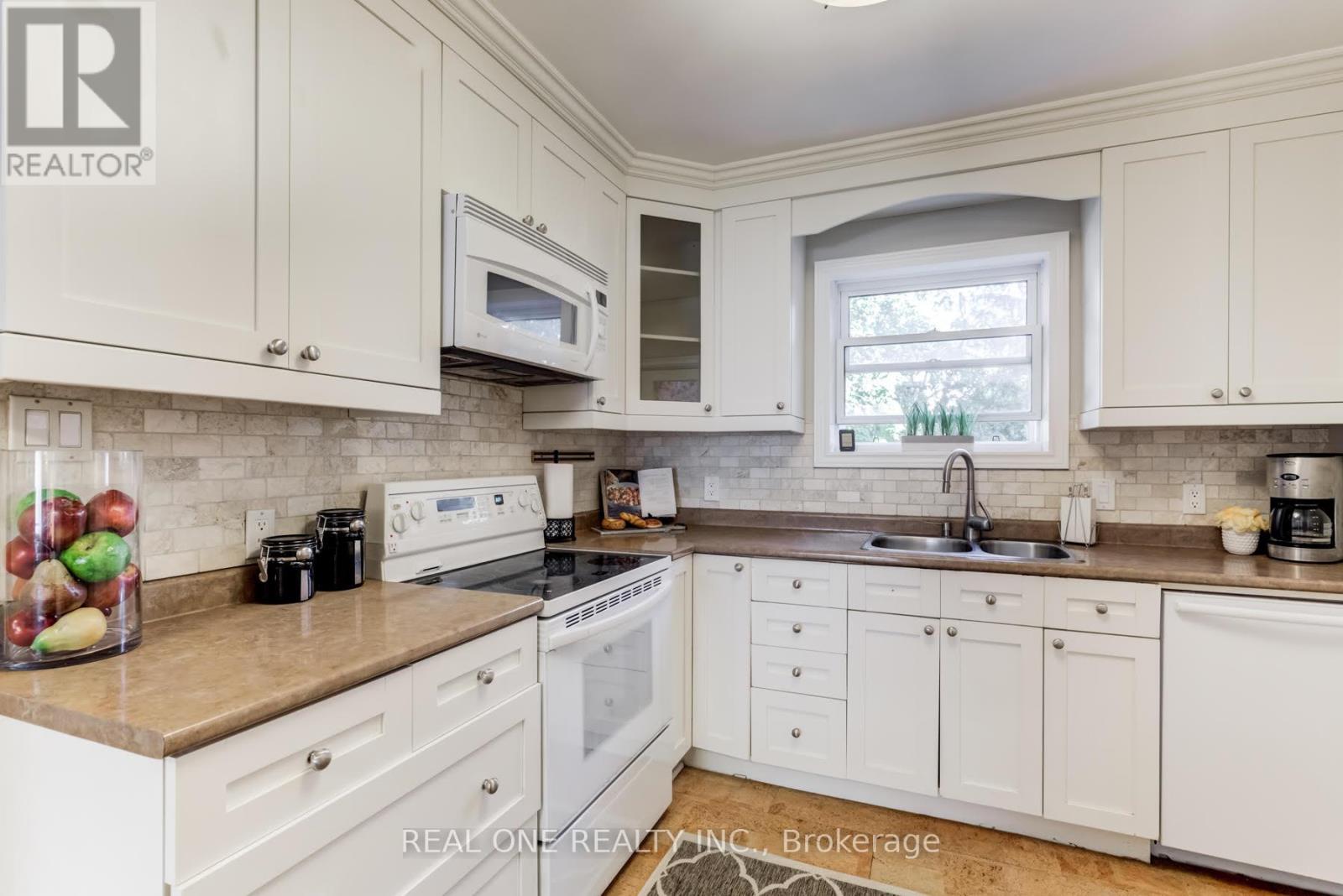349 Horsham Avenue, Toronto, Ontario  M2R 1G8 - Photo 5 - C13507004
