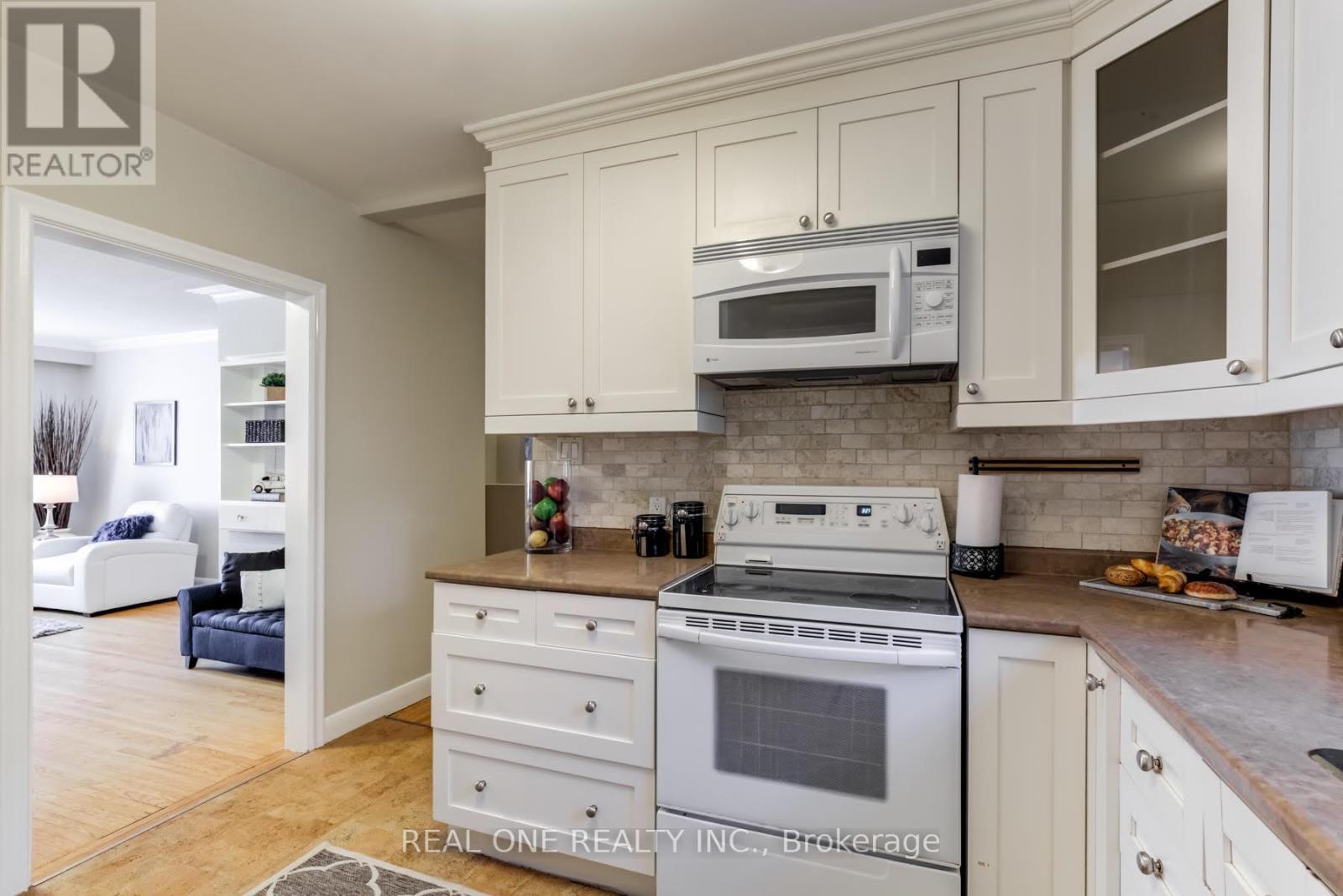 349 Horsham Avenue, Toronto, Ontario  M2R 1G8 - Photo 4 - C13507004