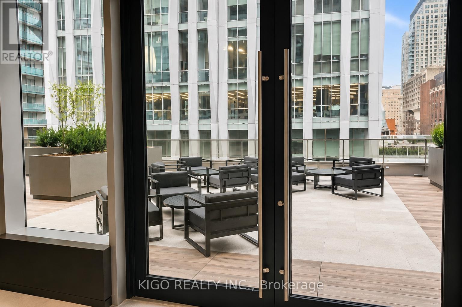 1707 - 11 Yorkville Avenue, Toronto, Ontario  M4W 1L2 - Photo 2 - C13507570