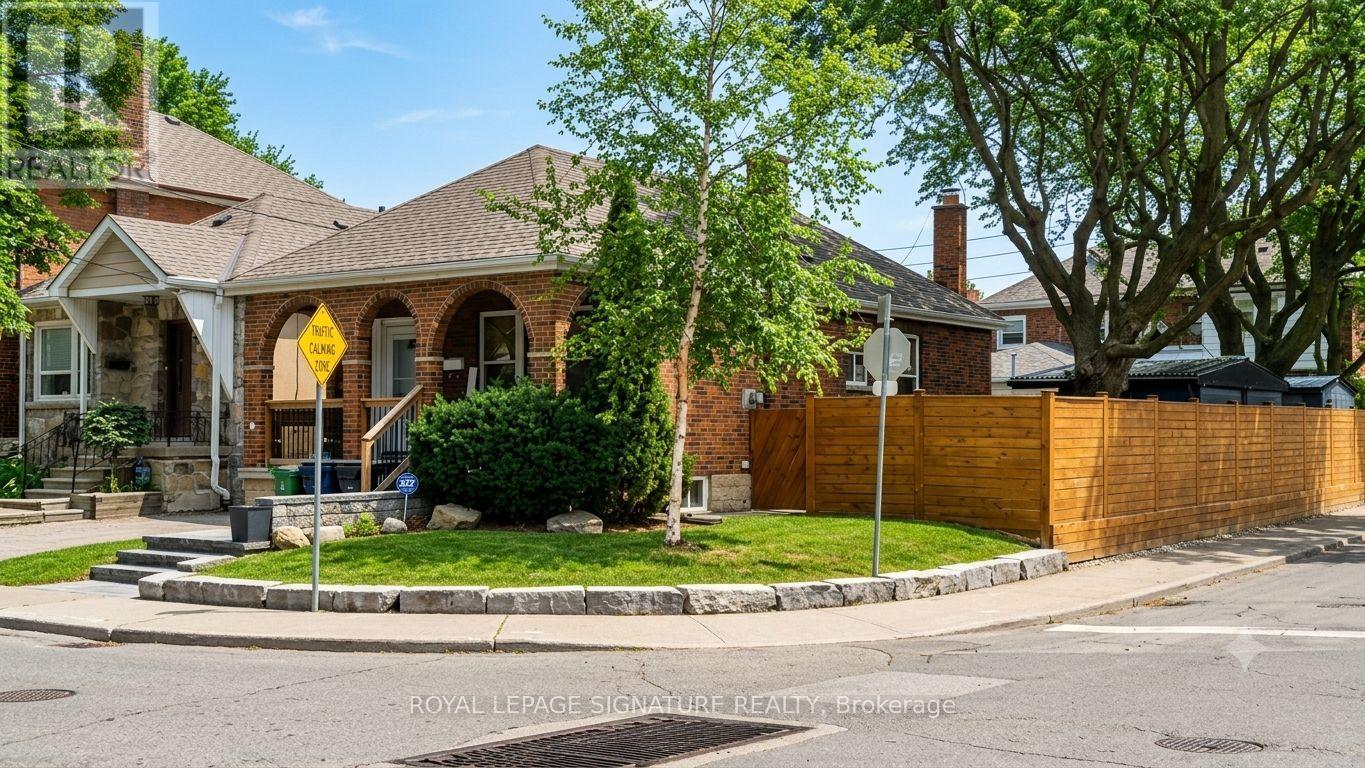 1 ROSENEATH GARDENS, Toronto, Ontario