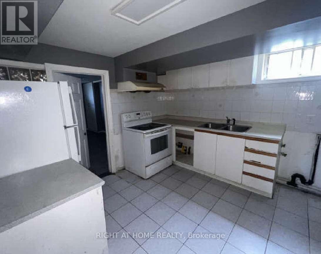 32 Brimorton Drive, Toronto, Ontario  M1P 3Y9 - Photo 11 - E13506592