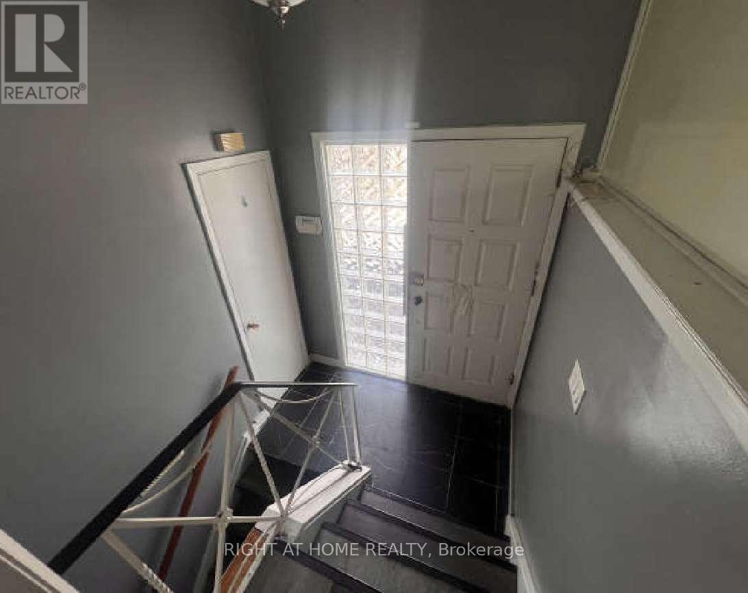 32 Brimorton Drive, Toronto, Ontario  M1P 3Y9 - Photo 2 - E13506592