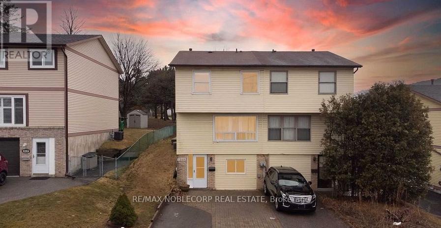 1209 Southdale Avenue S, Oshawa, Ontario  L1H 7Z1 - Photo 2 - E13506608