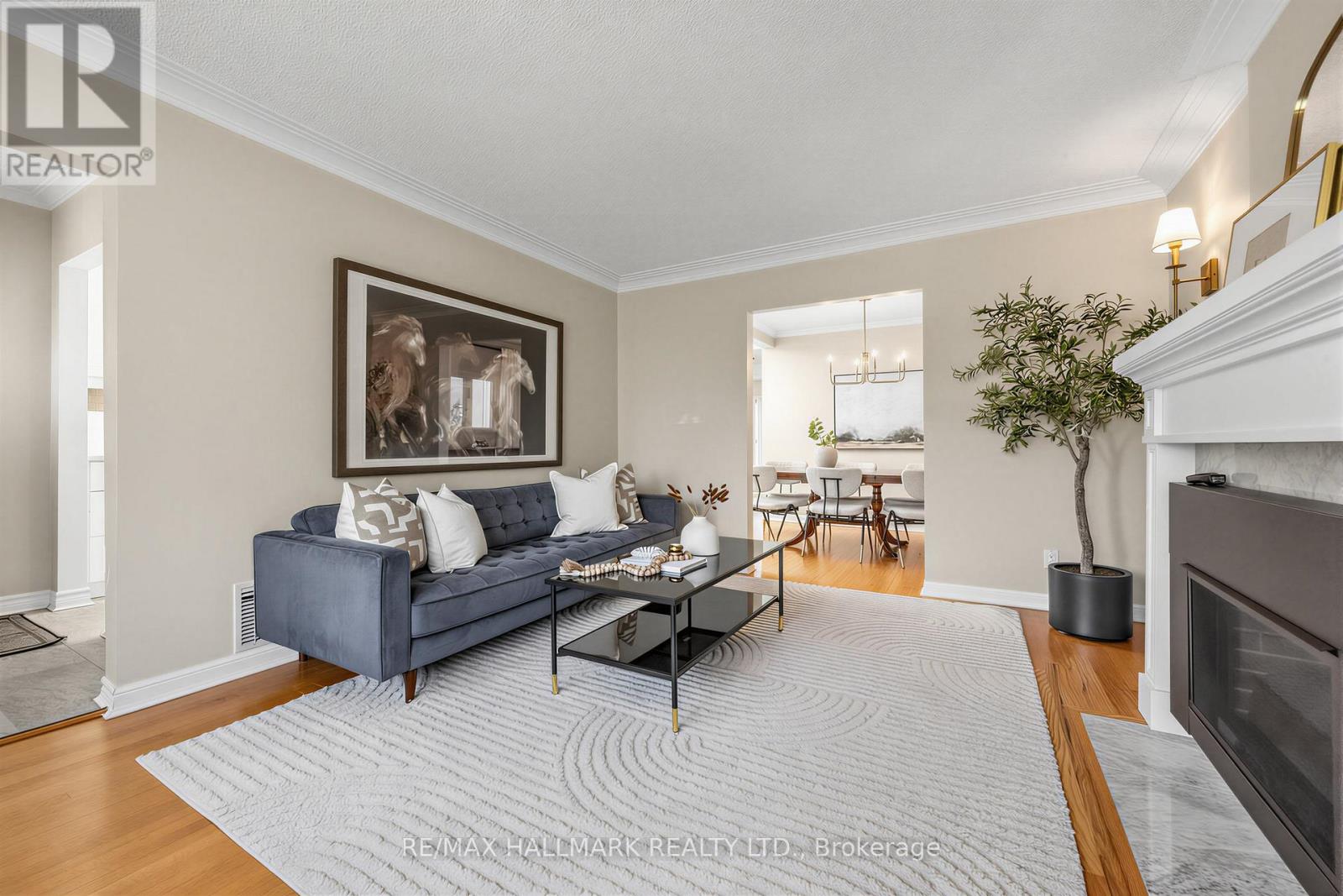 16 Crestland Avenue, Toronto, Ontario  M4C 3L1 - Photo 4 - E13507100
