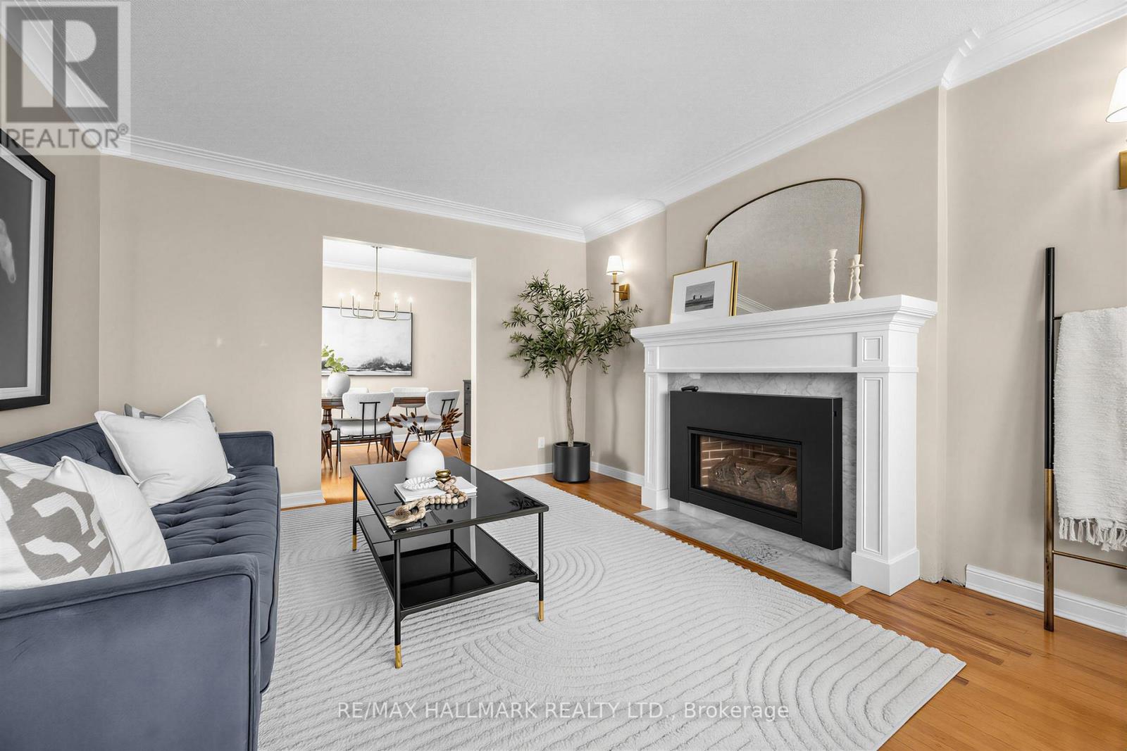 16 Crestland Avenue, Toronto, Ontario  M4C 3L1 - Photo 3 - E13507100