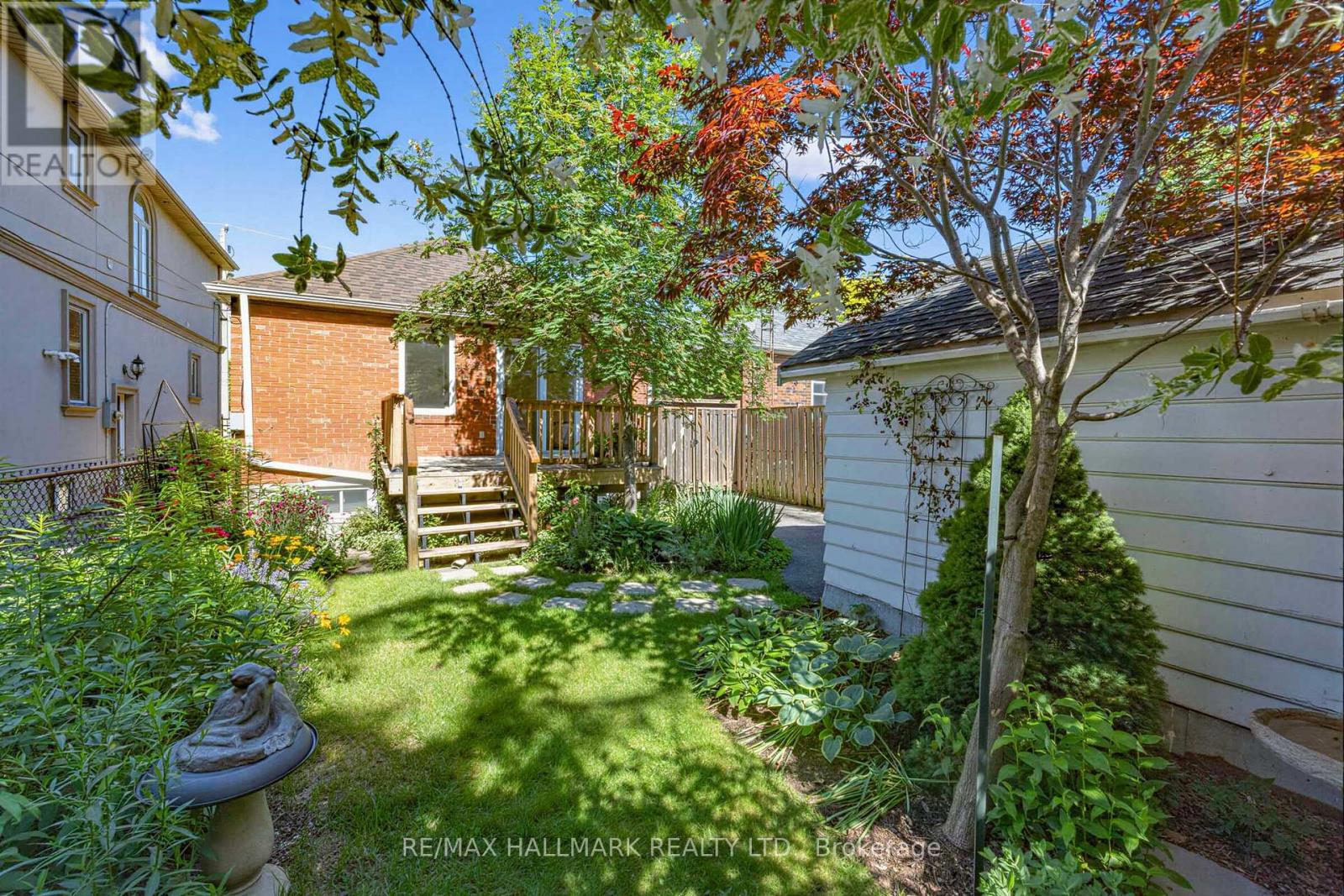 16 Crestland Avenue, Toronto, Ontario  M4C 3L1 - Photo 30 - E13507100
