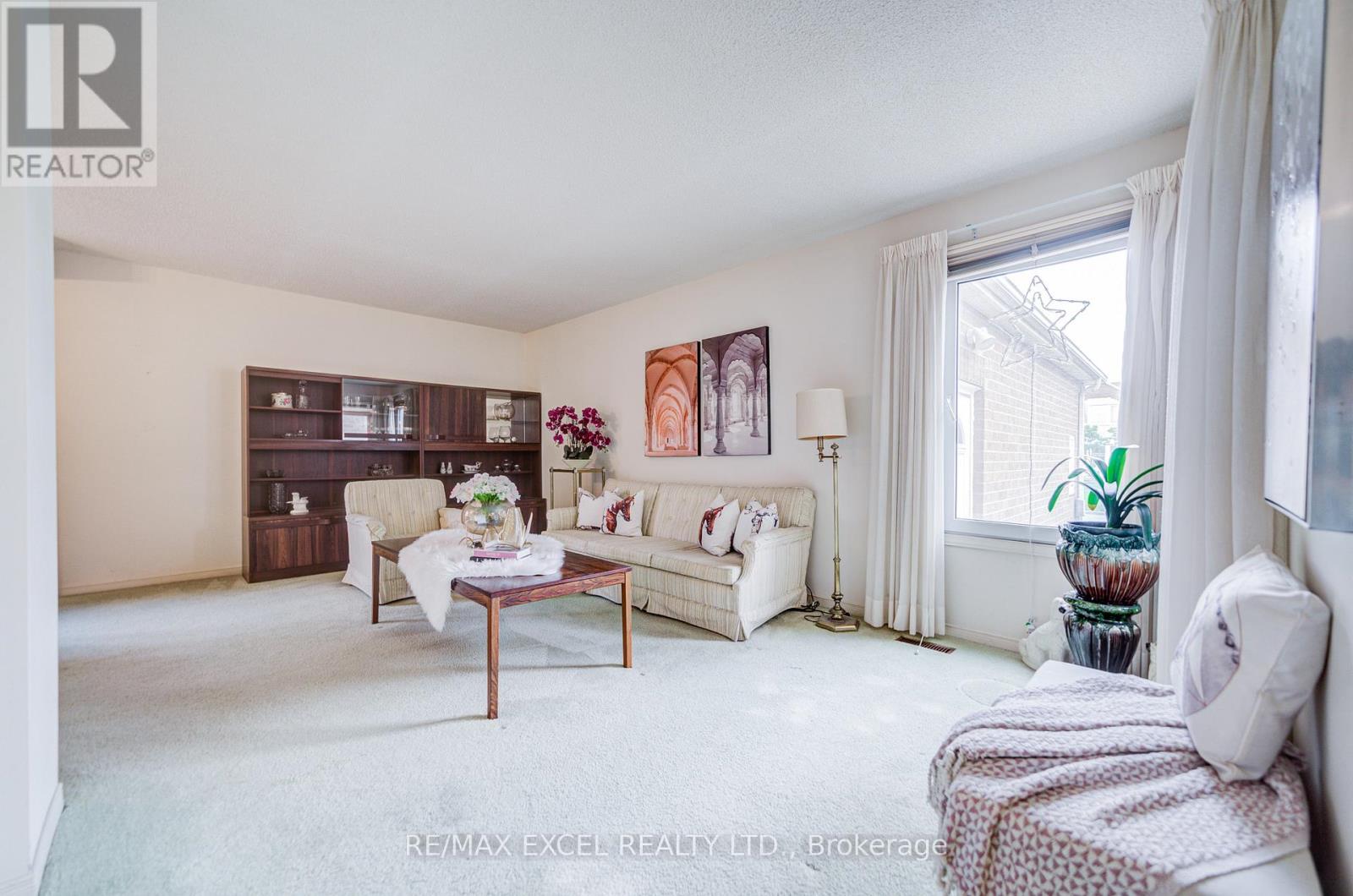 74 Holmbush Crescent, Toronto, Ontario  M1V 2Y9 - Photo 7 - E13507162