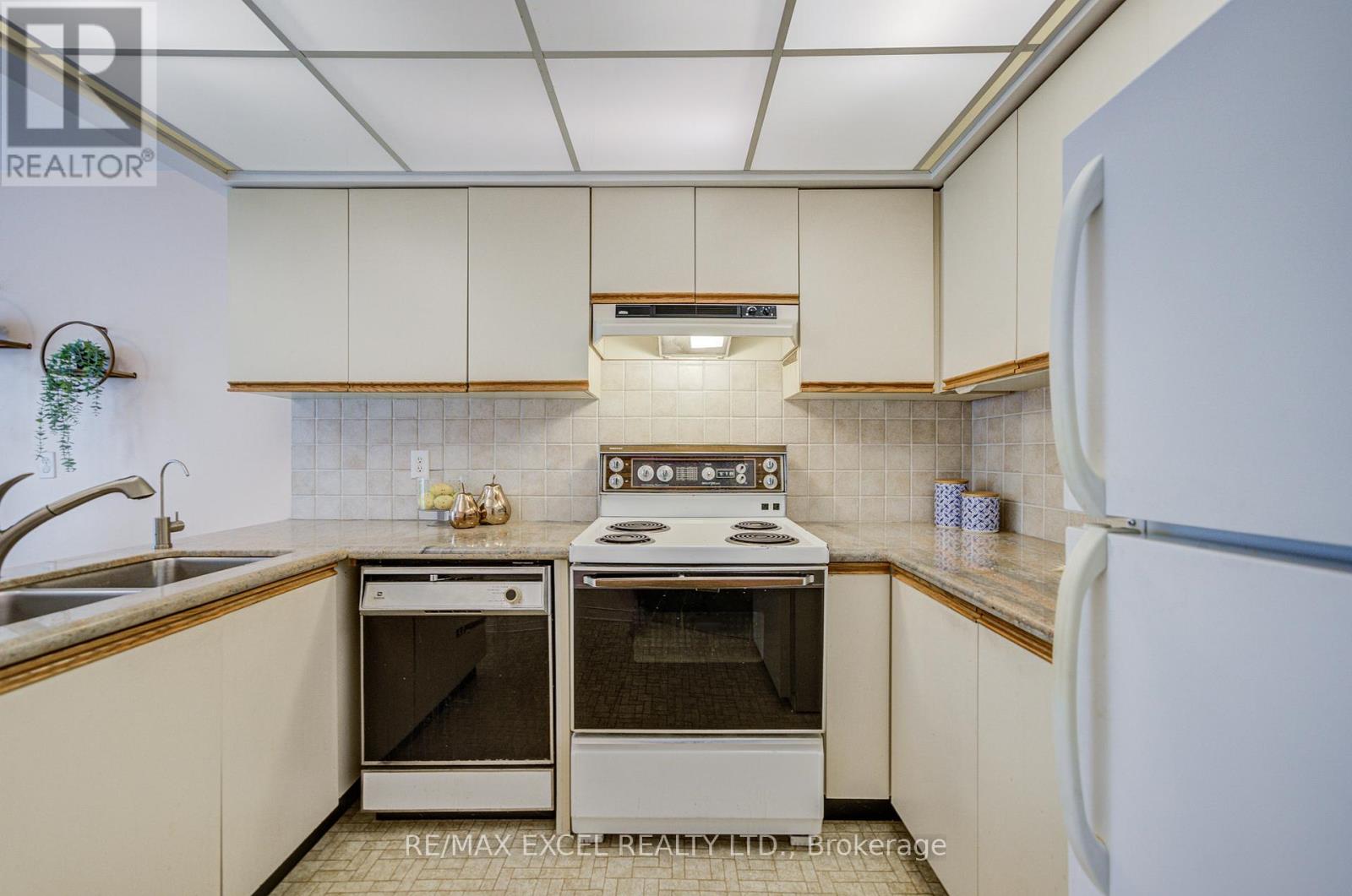 74 Holmbush Crescent, Toronto, Ontario  M1V 2Y9 - Photo 30 - E13507162
