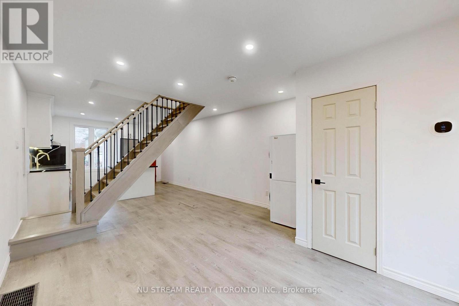 393 Jones Avenue, Toronto, Ontario  M4J 3G5 - Photo 8 - E13507152