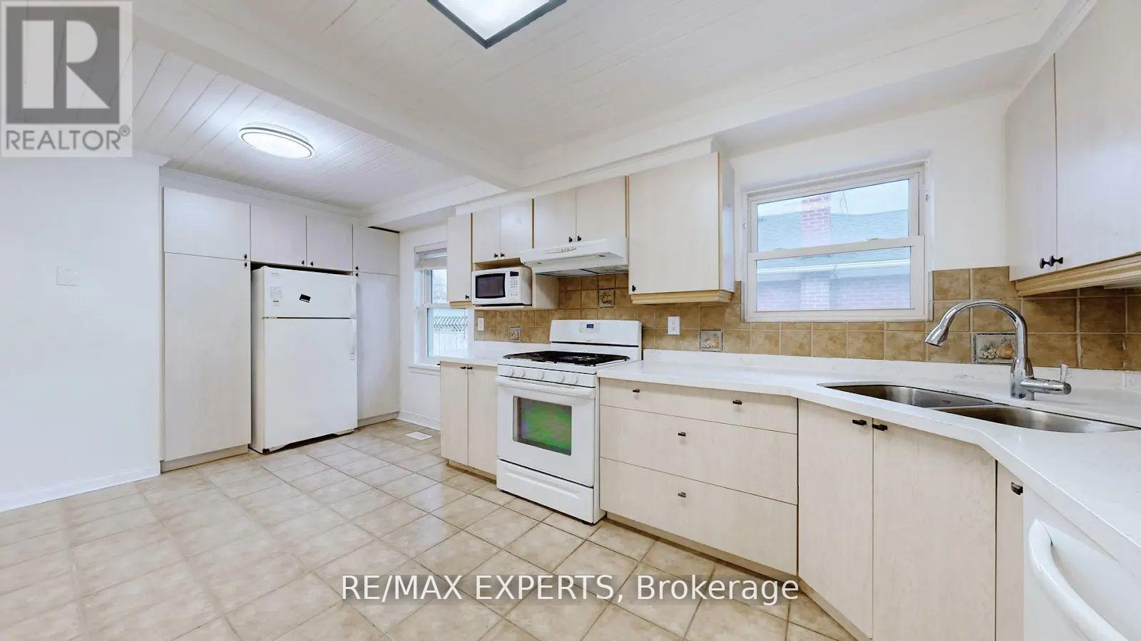 117 Marchington Circle, Toronto, Ontario  M1R 3M9 - Photo 6 - E13507350