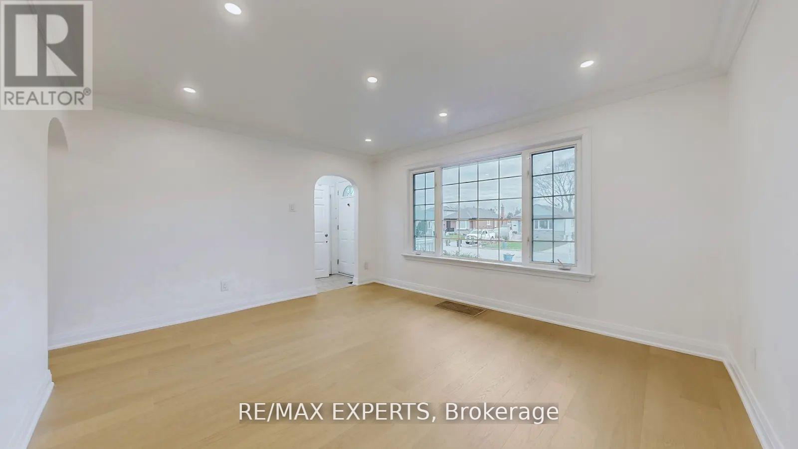 117 Marchington Circle, Toronto, Ontario  M1R 3M9 - Photo 2 - E13507350