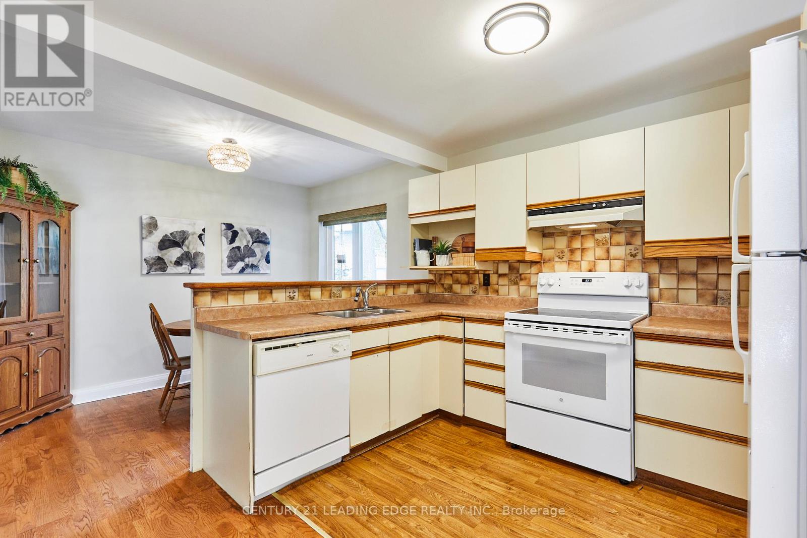 19 Scarboro Crescent, Toronto, Ontario  M1M 2J3 - Photo 7 - E13507510