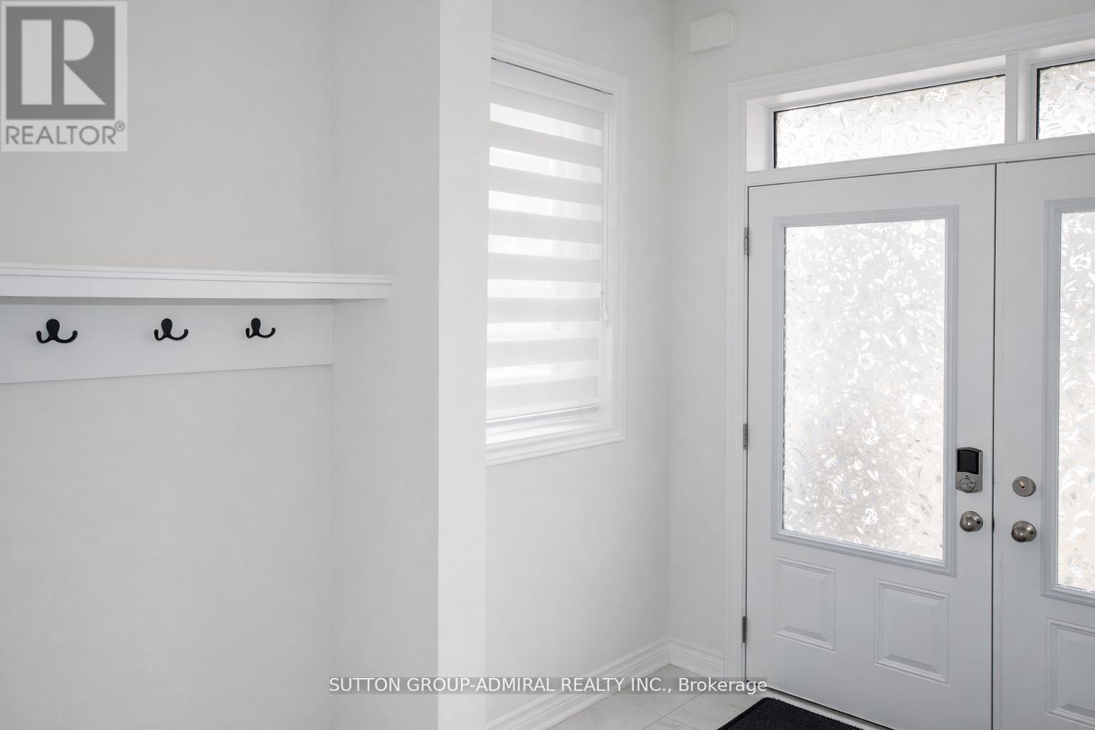 65 Barkerville Drive, Whitby, Ontario  L1P 0L8 - Photo 3 - E13507700