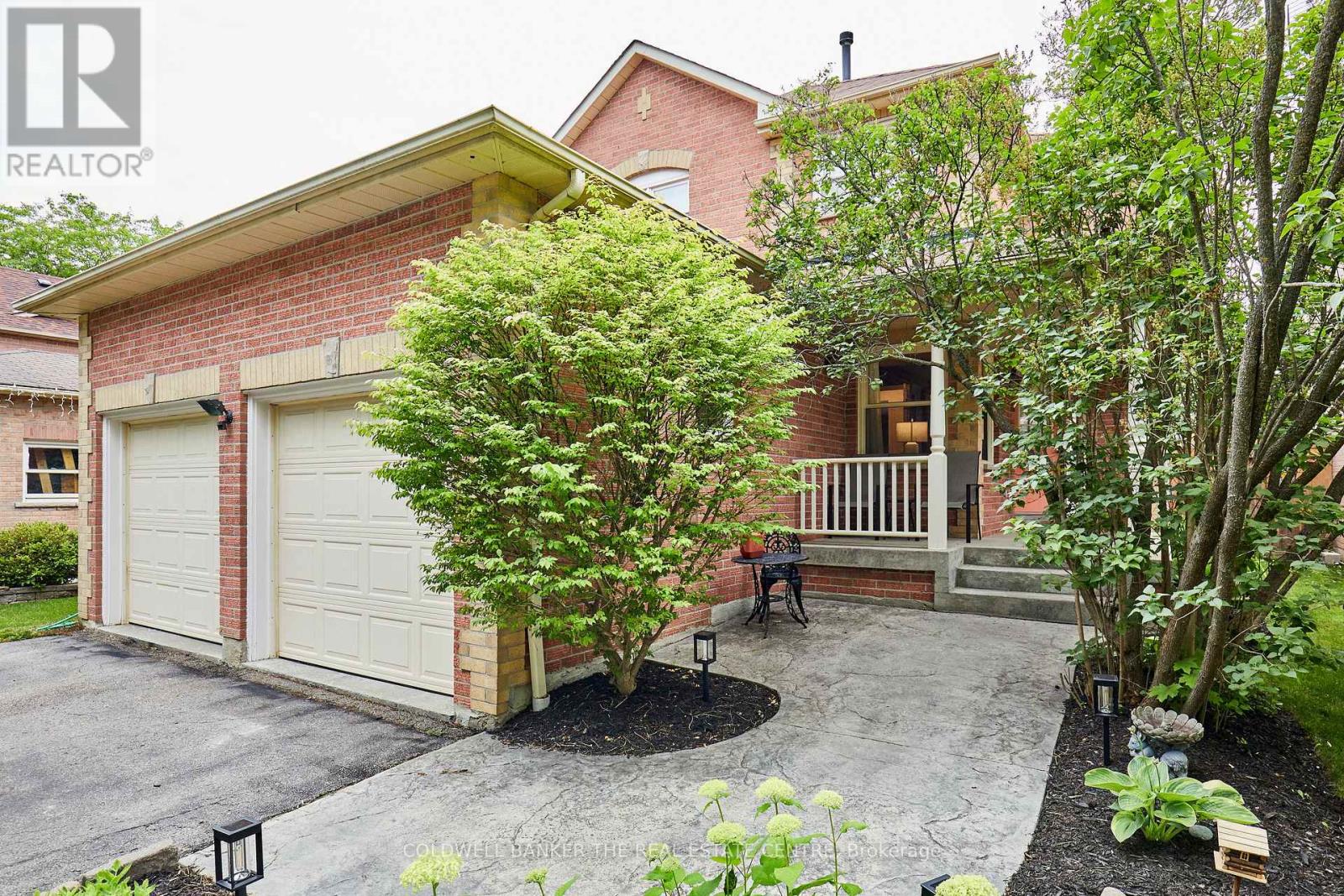 6 Fawn Court, Whitby, Ontario  L1P 1L5 - Photo 3 - E13507736