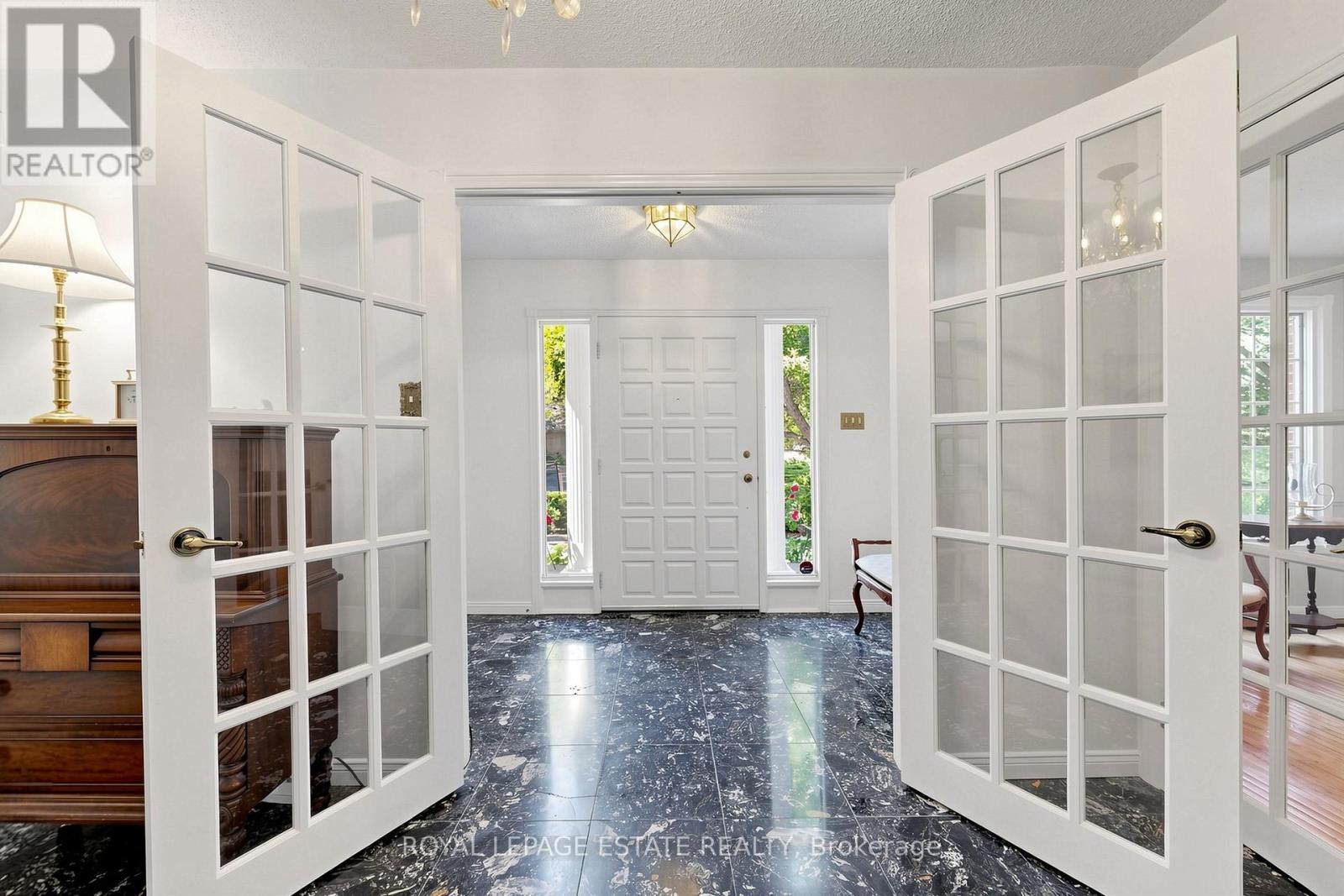64 Hemingway Crescent, Markham, Ontario  L3R 2V6 - Photo 3 - N13506756