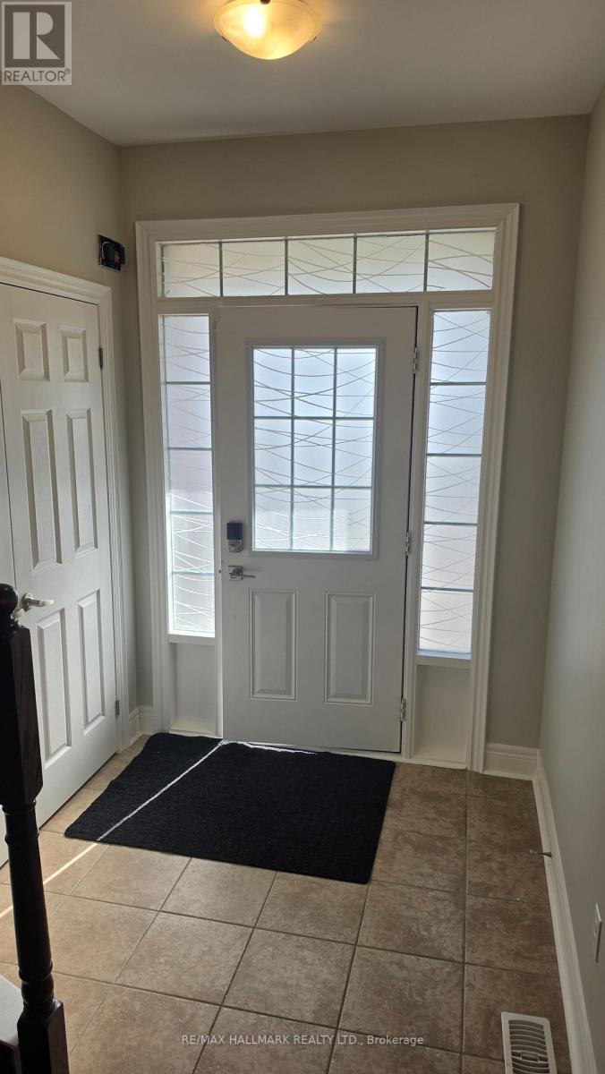 61 Collin Court, Richmond Hill, Ontario  L4E 0X7 - Photo 4 - N13507650
