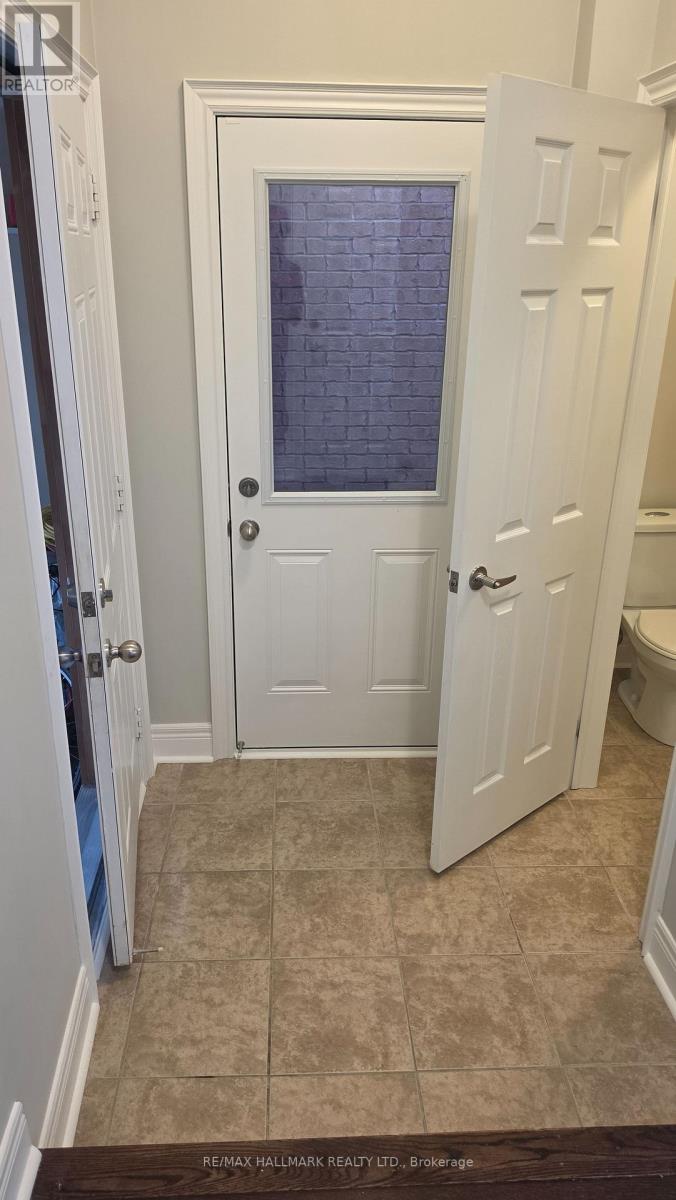 61 Collin Court, Richmond Hill, Ontario  L4E 0X7 - Photo 6 - N13507650