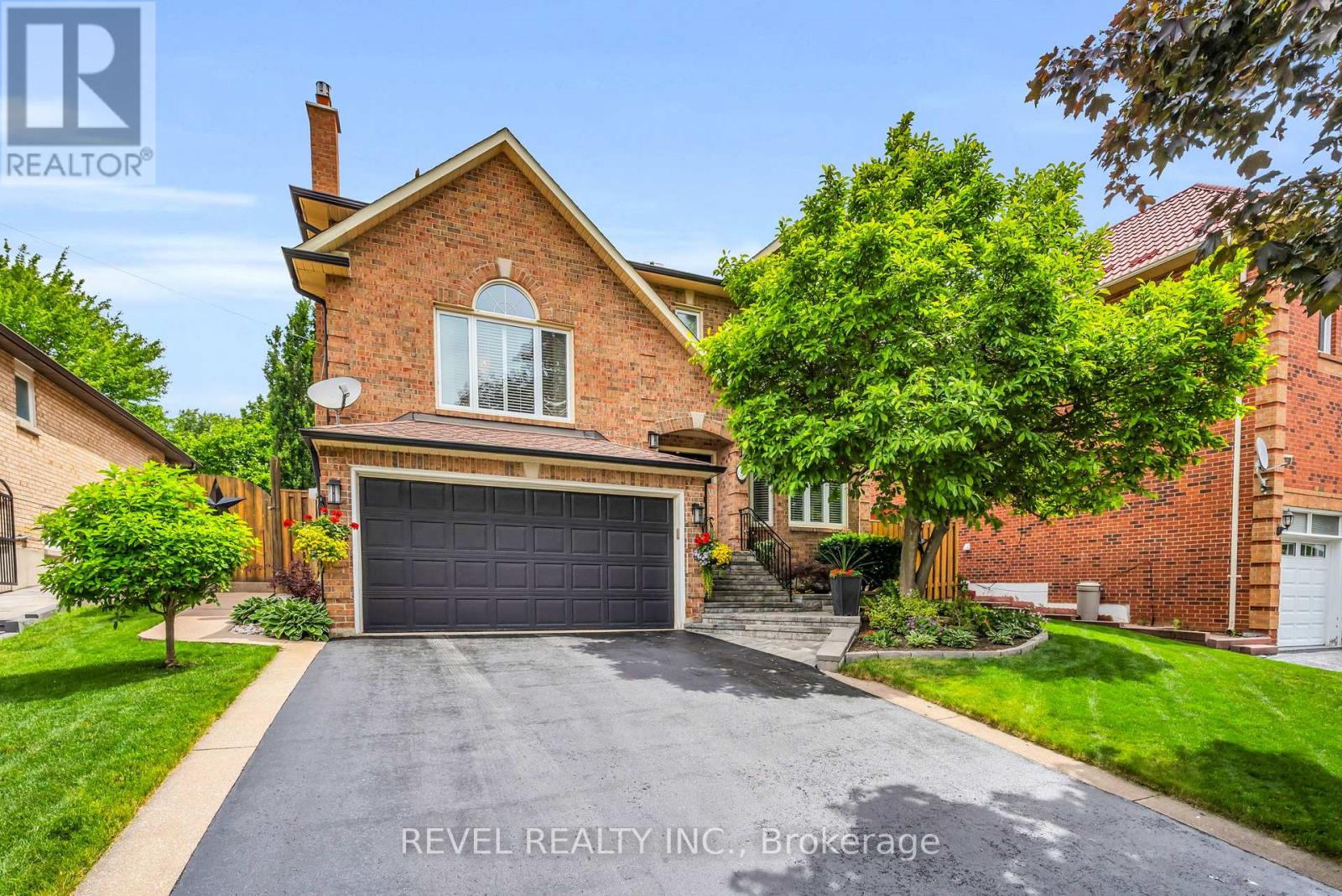 3 Hacienda Court, Brampton, Ontario  L6Z 3J2 - Photo 2 - W13487304