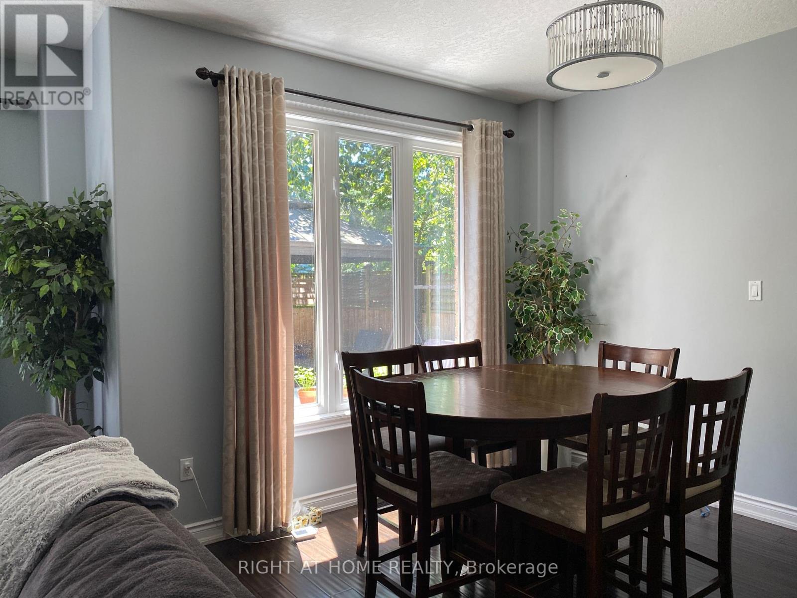 35 Auburn Court, Barrie, Ontario  L4N 6G9 - Photo 4 - S13502912