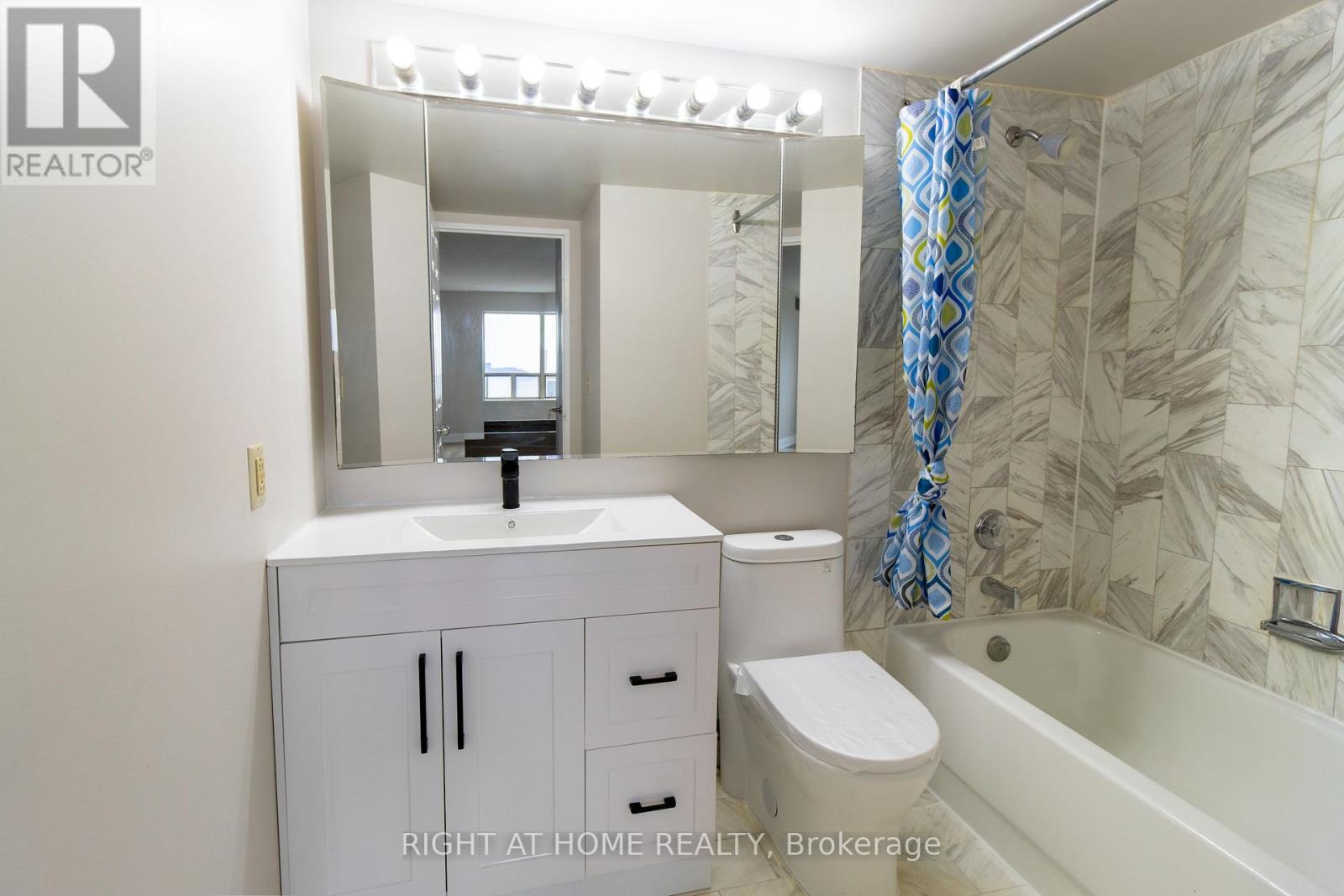 1811 - 325 Webb Drive, Mississauga, Ontario  L5B 3Z9 - Photo 17 - W13498006