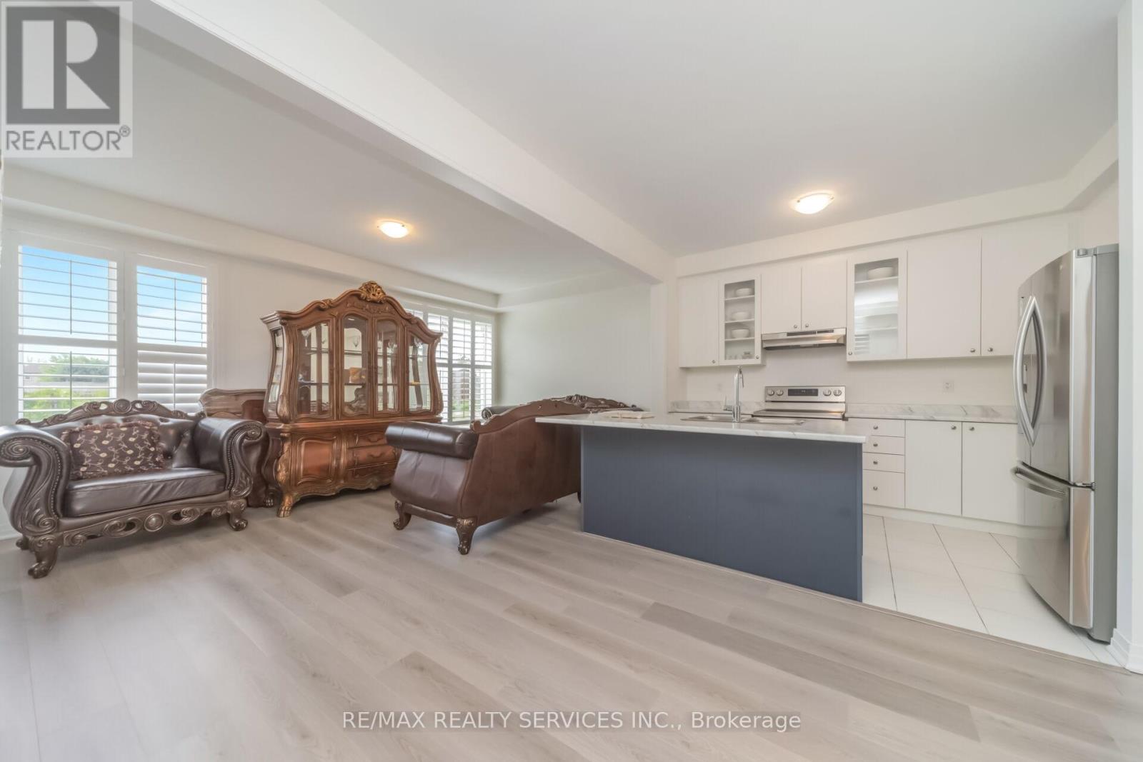 69 Kirkwood Way, Barrie, Ontario  L9J 0K7 - Photo 11 - S13507402