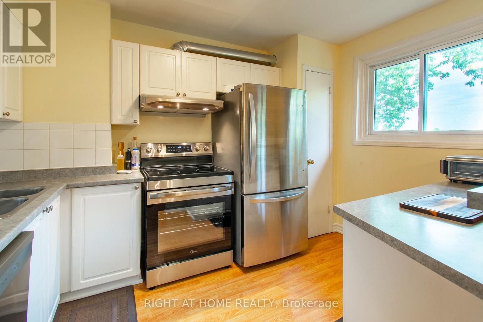 B12 - 63 Ferris Lane, Barrie, Ontario  L4M 5C4 - Photo 11 - S13507284
