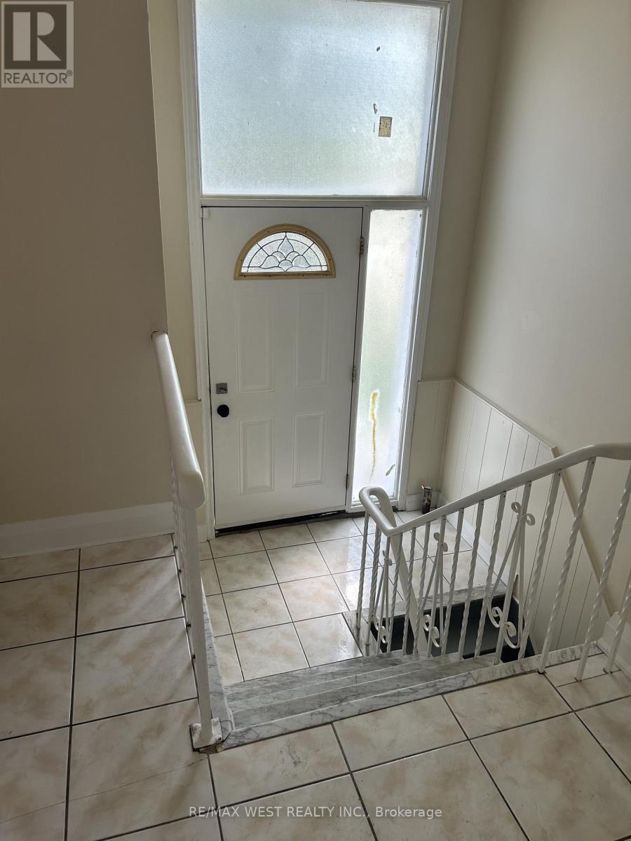 278 Grandravine Drive, Toronto, Ontario  M3N 1J3 - Photo 2 - W13503068