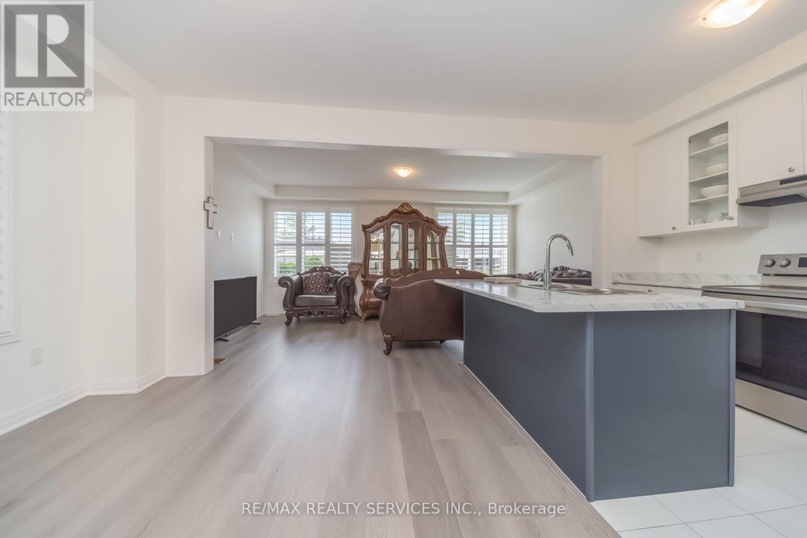69 Kirkwood Way, Barrie, Ontario  L9J 0K7 - Photo 10 - S13507402